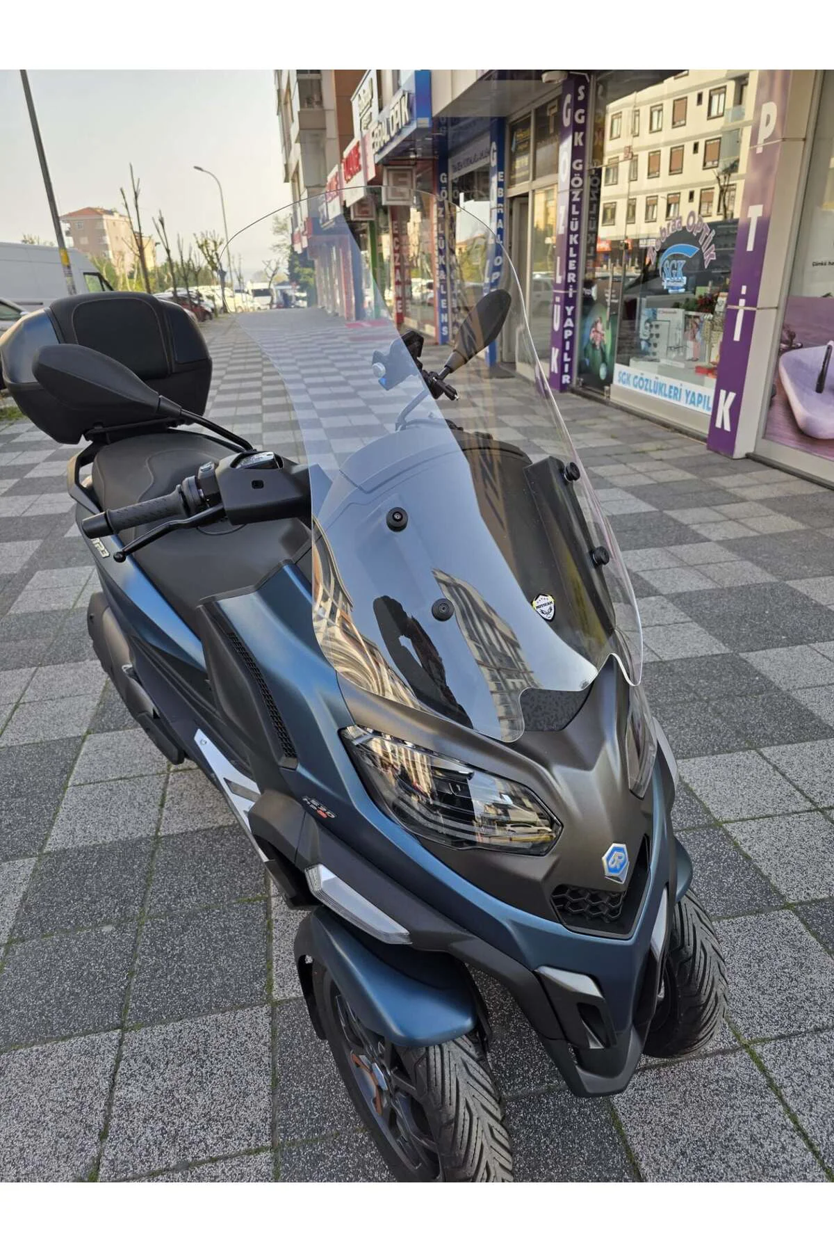 Piaggio MP3 530 Ön Cam 2023-2026 Model 72cm Şeffaf Renkli 4mm UZU