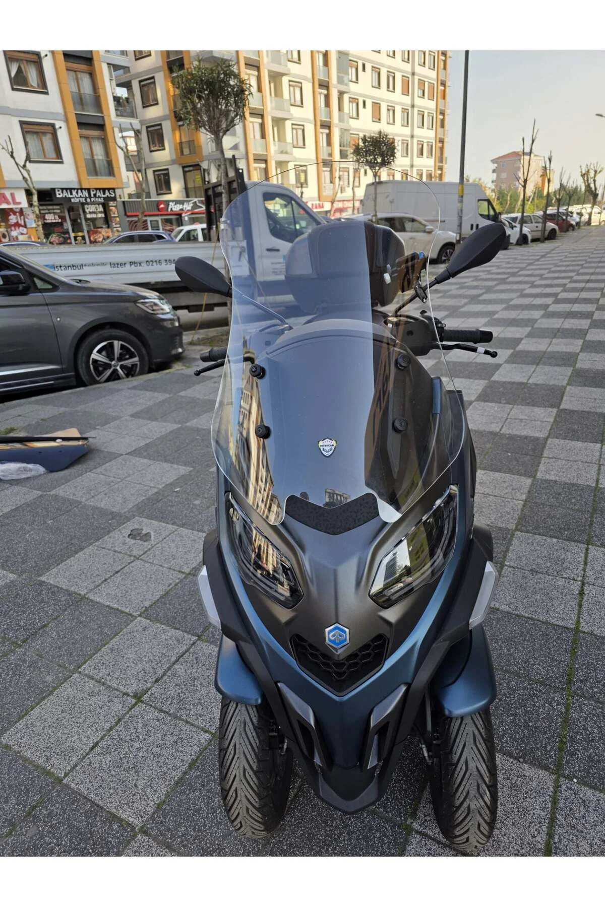 Piaggio MP3 530 Ön Cam 2023-2026 Model 72cm Şeffaf Renkli 4mm UZU