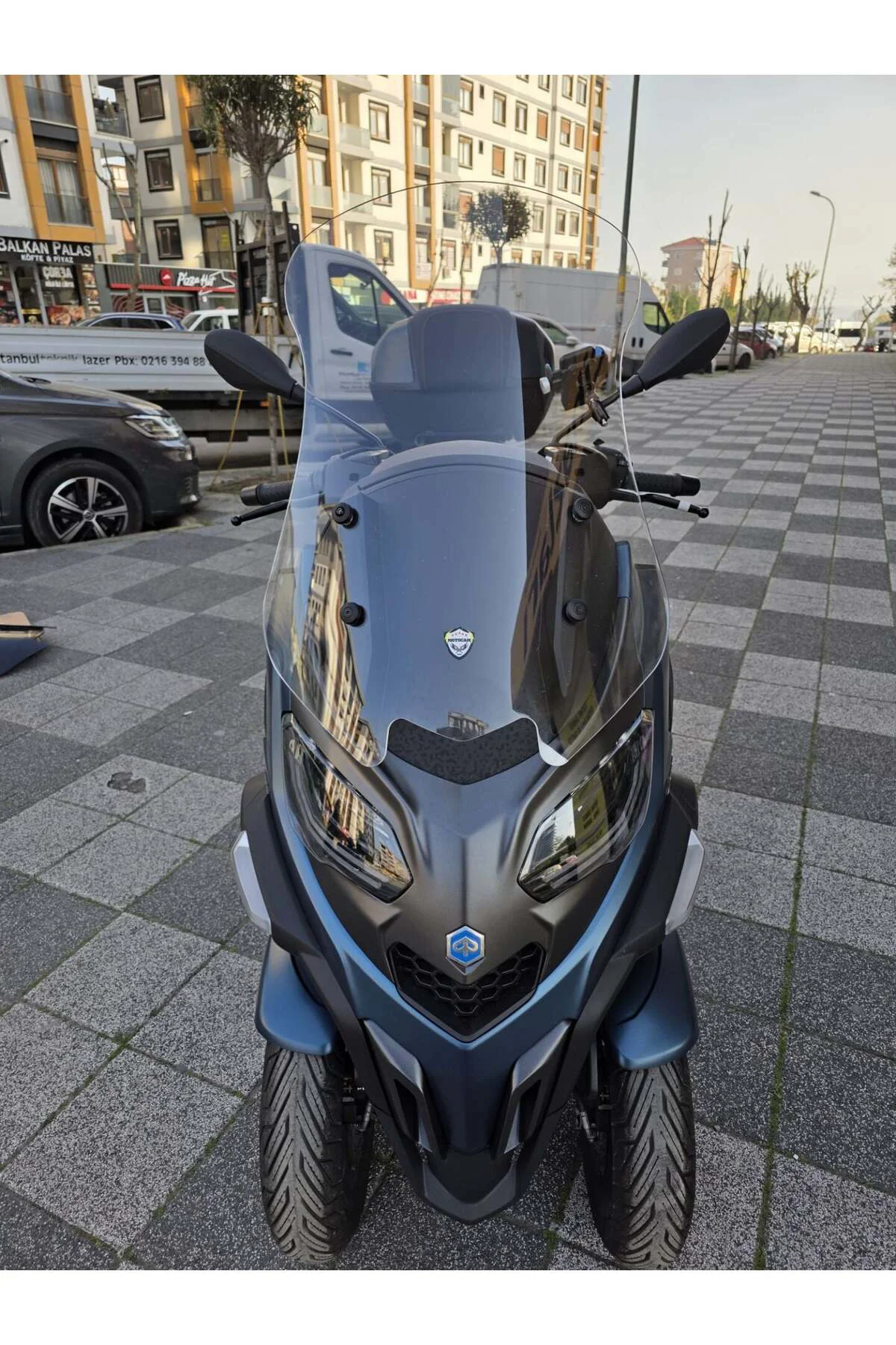 Piaggio MP3 530 Ön Cam 2023-2026 Model 72cm Şeffaf Renkli 4mm UZU