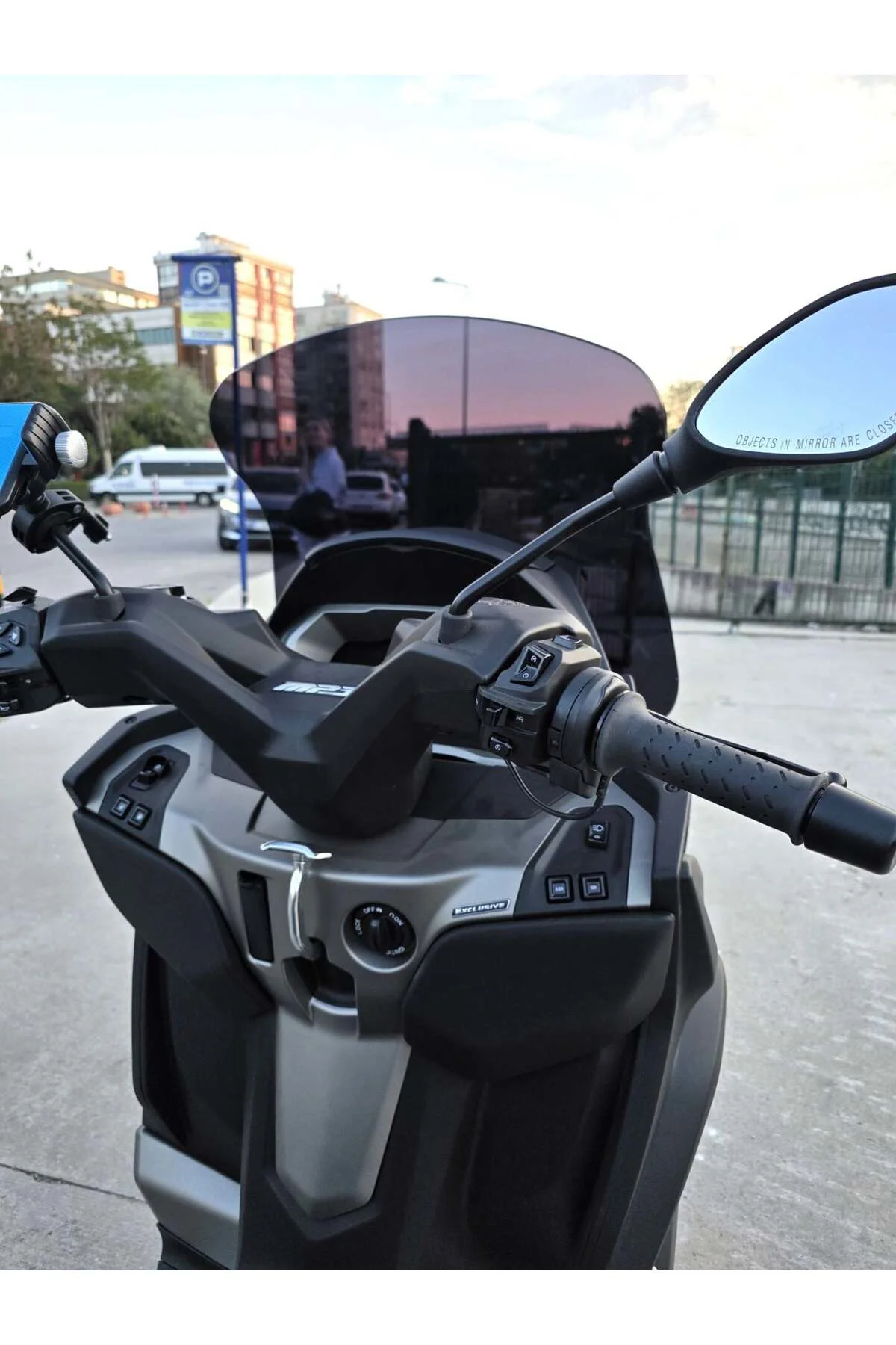Piaggio MP3 530 Ön Cam 2023-2026 Model 60cm Siyah Renkli 4mm ORTA