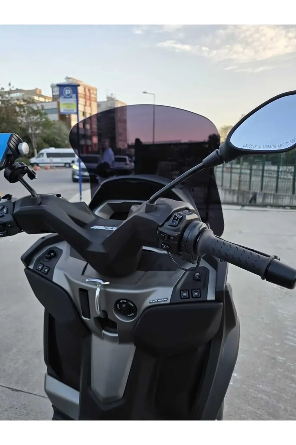 Piaggio MP3 530 Ön Cam 2023-2025 Model 60cm Siyah Renkli 4mm ORTA