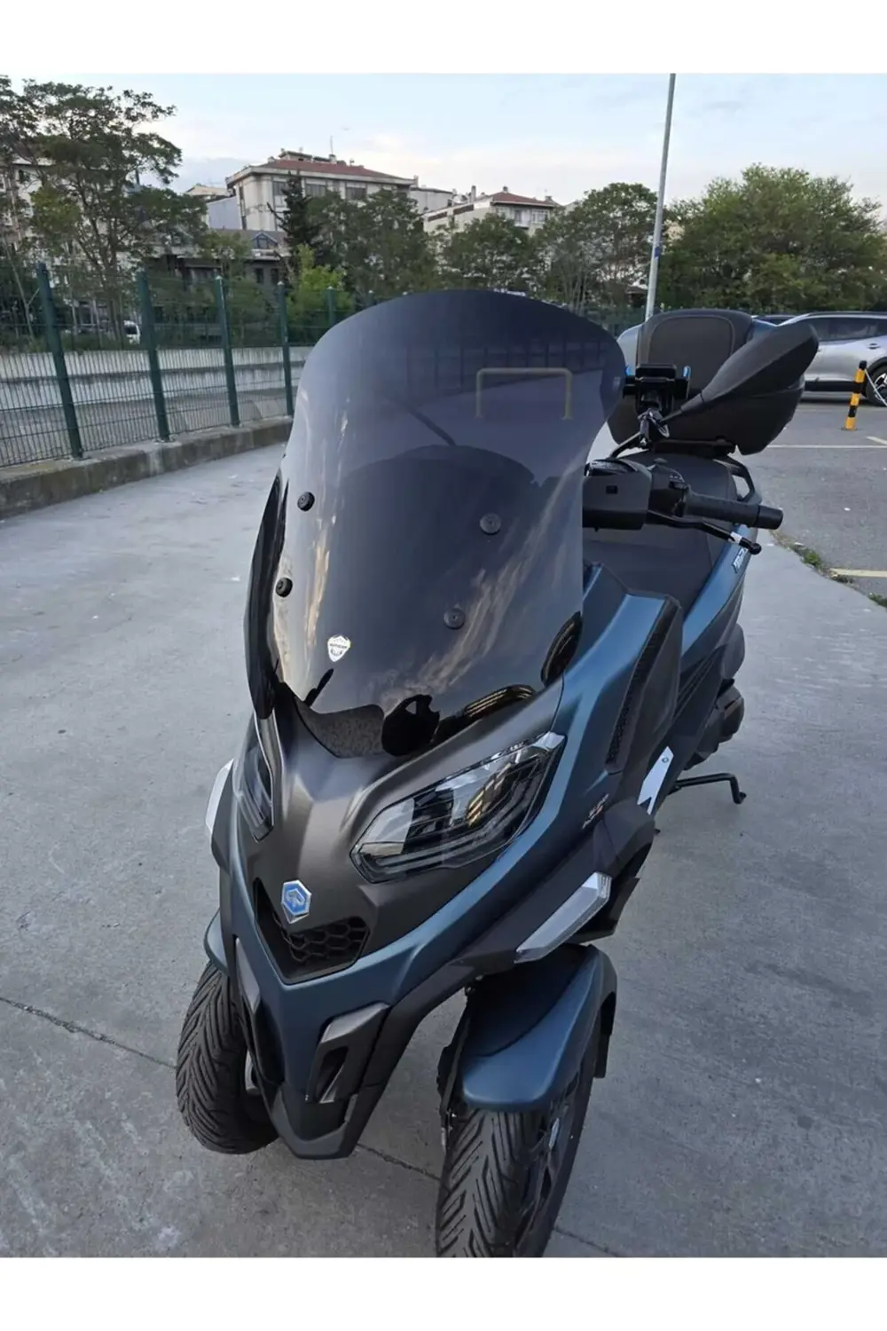 Piaggio MP3 530 Ön Cam 2023-2025 Model 60cm Siyah Renkli 4mm ORTA