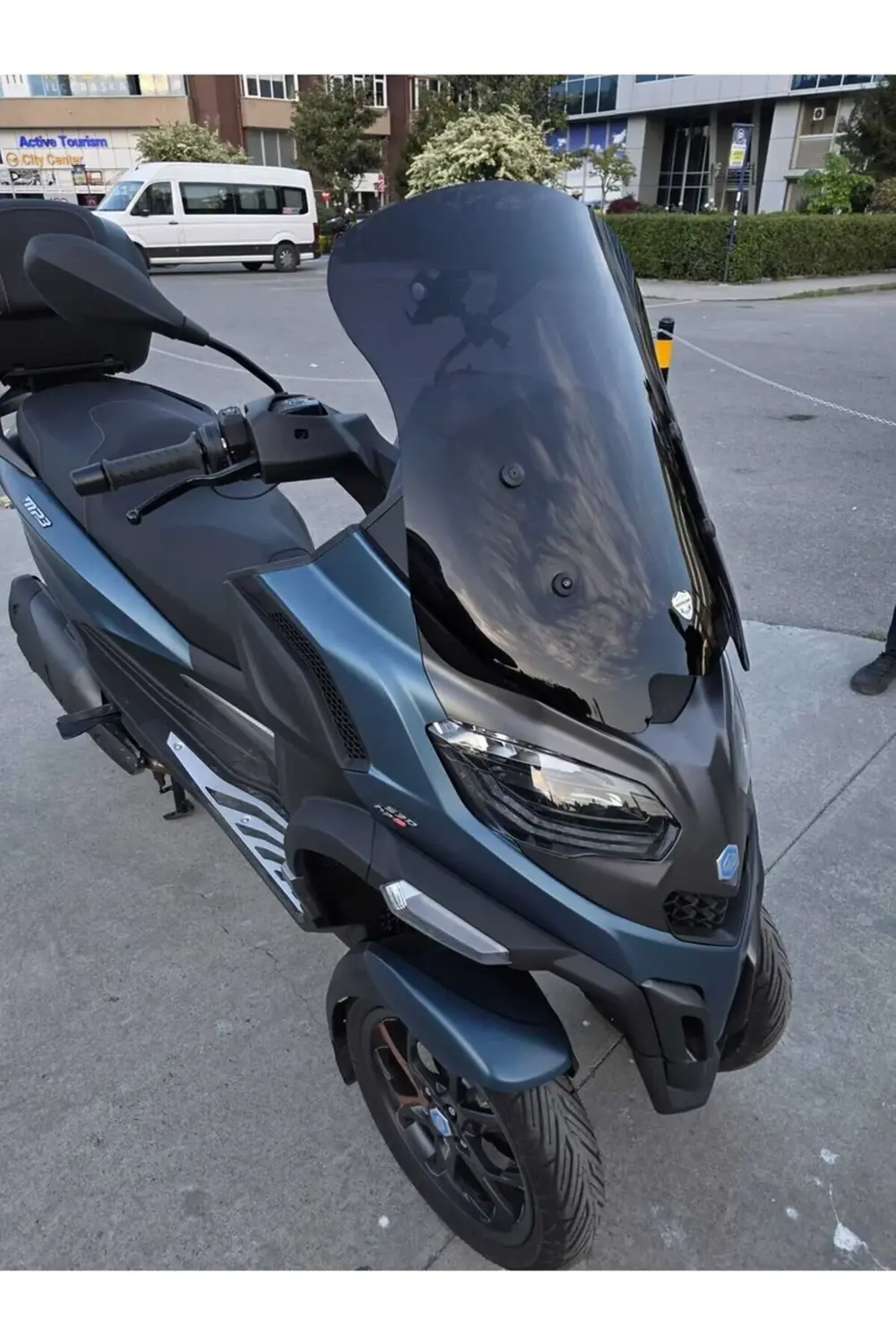 Piaggio MP3 530 Ön Cam 2023-2025 Model 60cm Siyah Renkli 4mm ORTA