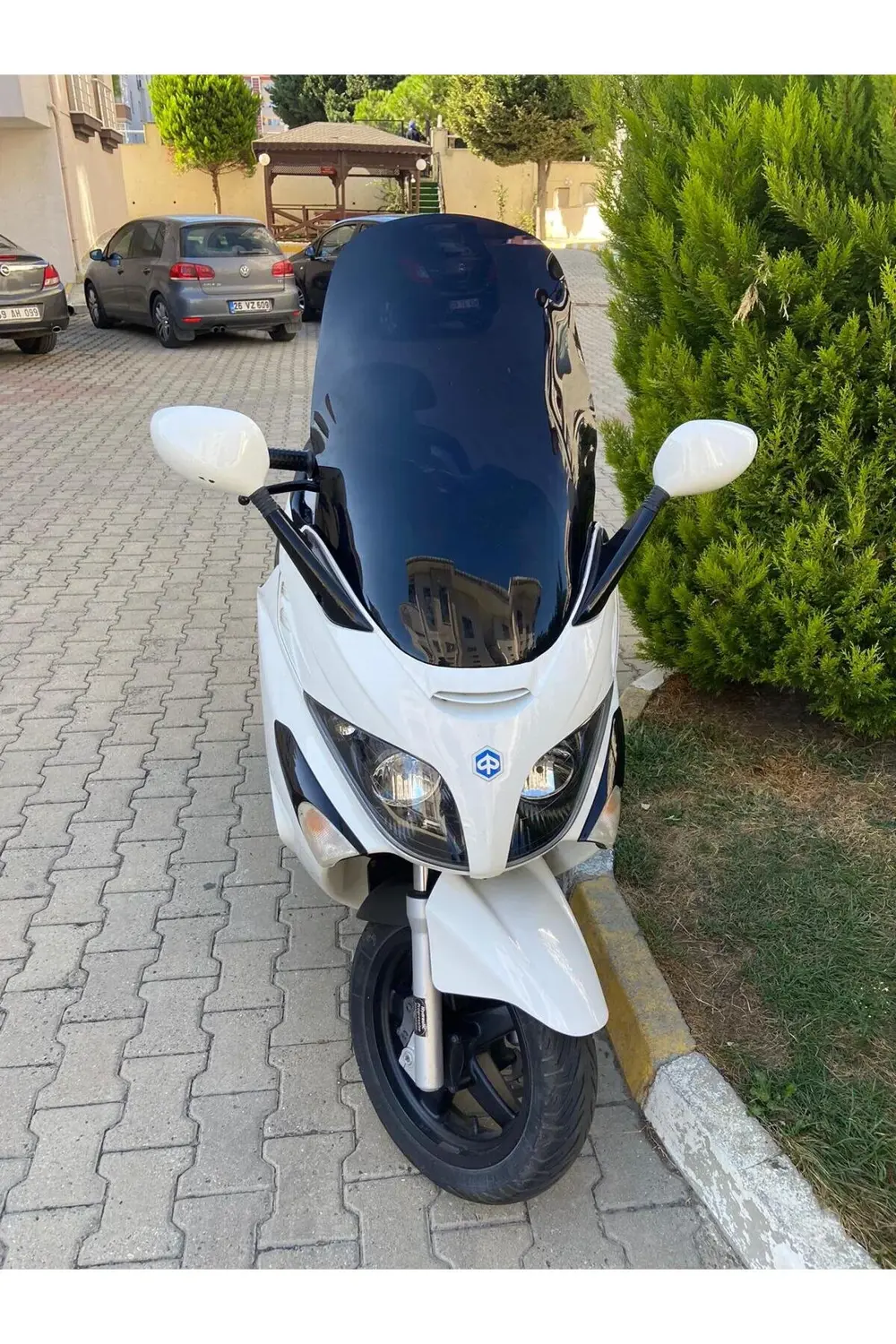 Piaggio X Evo Ön Cam 2009 2015 Model Uyumlu 58cm Siyah Renkli 4mm