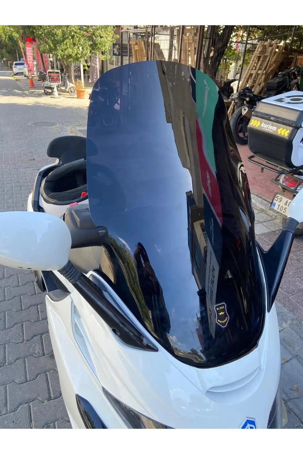 Piaggio X Evo Ön Cam 2009 2015 Model Uyumlu 58cm Siyah Renkli 4mm