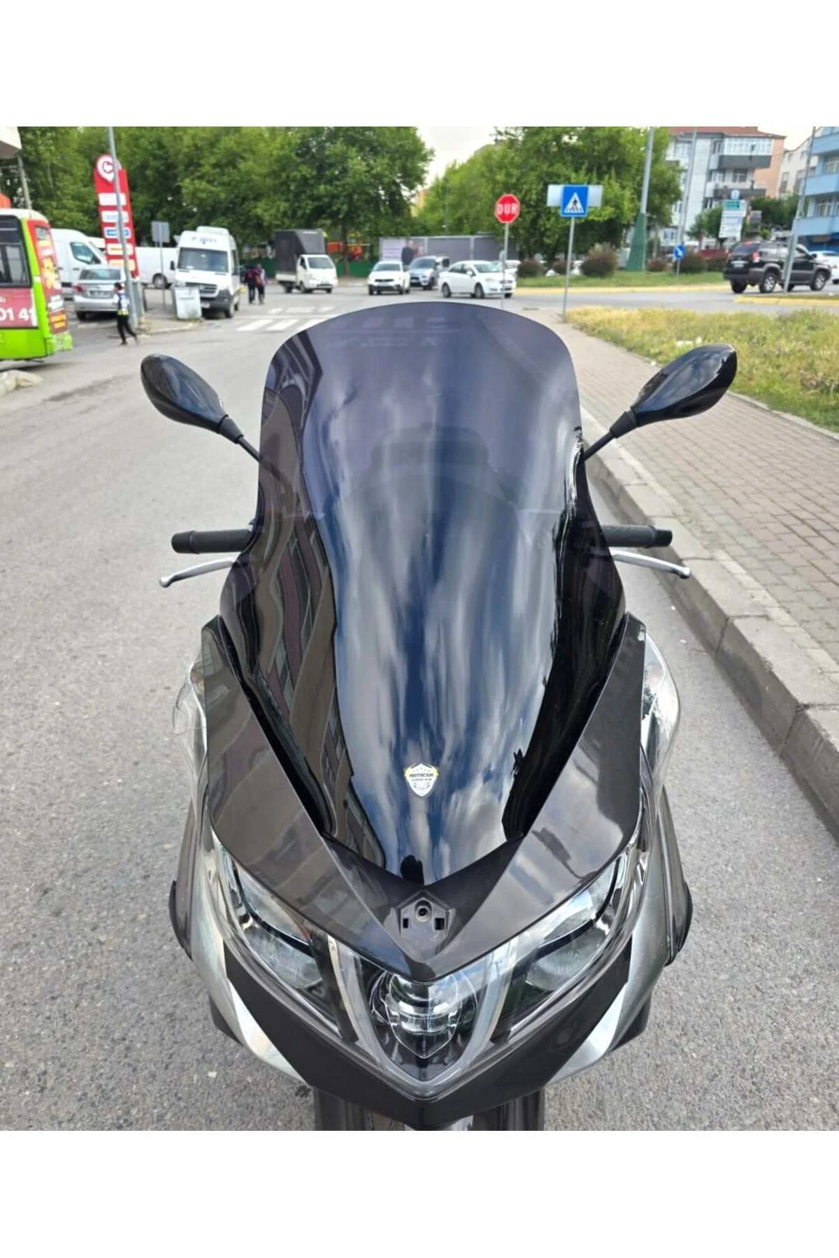 Piaggio X10 350 Ön Cam 2011-2017 Model 73cm Siyah Renkli 4mm