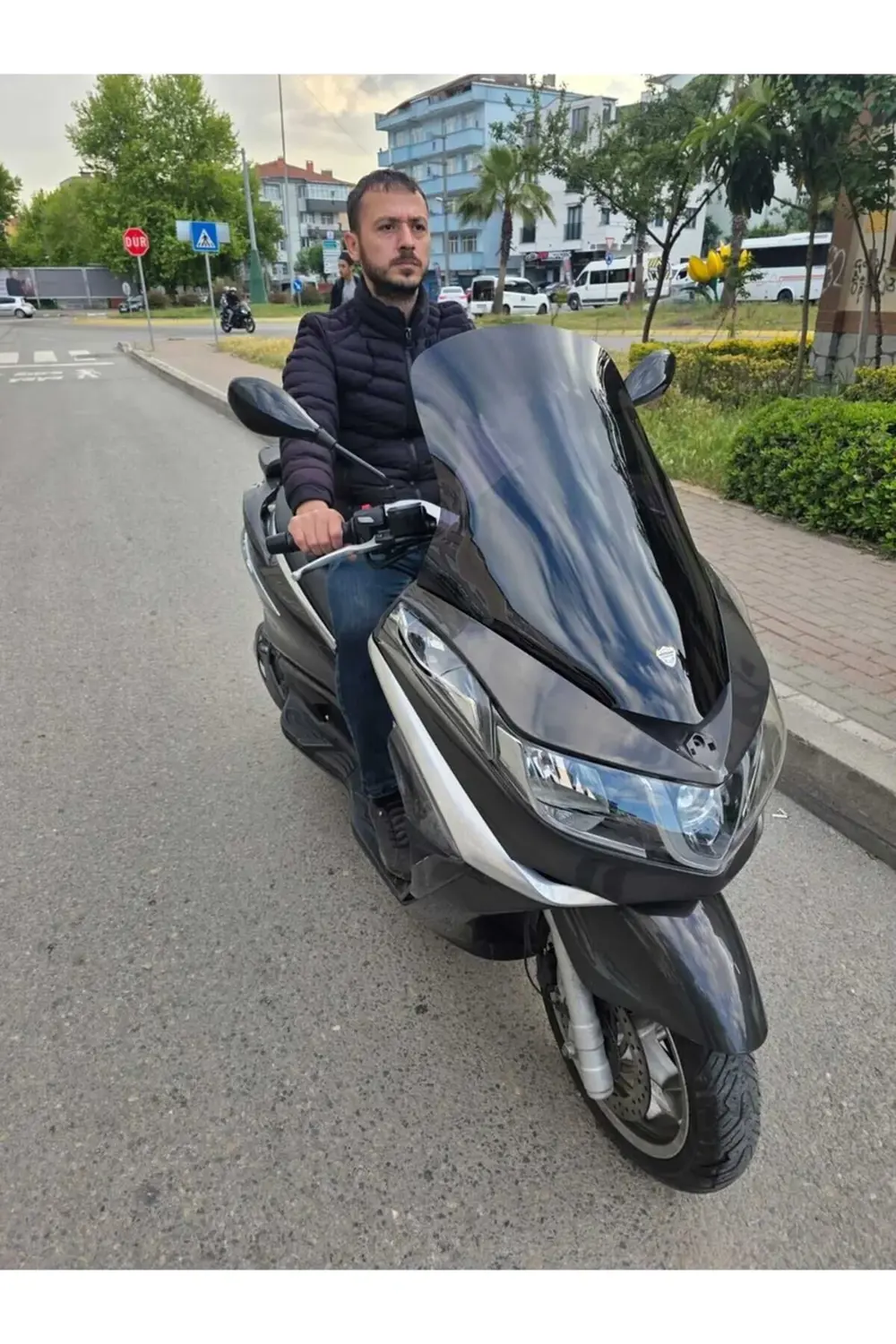 Piaggio X10 350 Ön Cam 2011-2017 Model 73cm Siyah Renkli 4mm Piaggio X10 350 Ön Cam 2011-2017 Model 73cm Siyah Renkli 4mm
