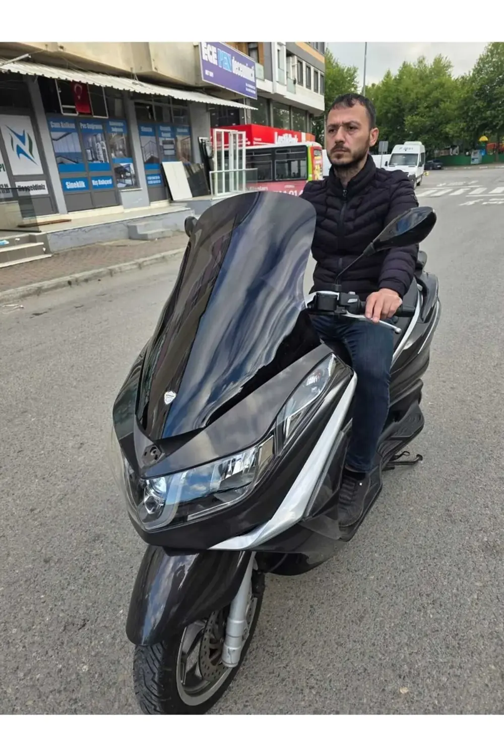 Piaggio X10 350 Ön Cam 2011-2017 Model 73cm Siyah Renkli 4mm Piaggio X10 350 Ön Cam 2011-2017 Model 73cm Siyah Renkli 4mm