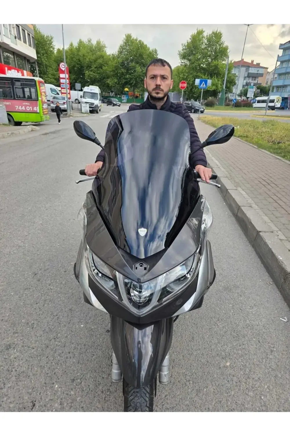 Piaggio X10 350 Ön Cam 2011-2017 Model 73cm Siyah Renkli 4mm Piaggio X10 350 Ön Cam 2011-2017 Model 73cm Siyah Renkli 4mm