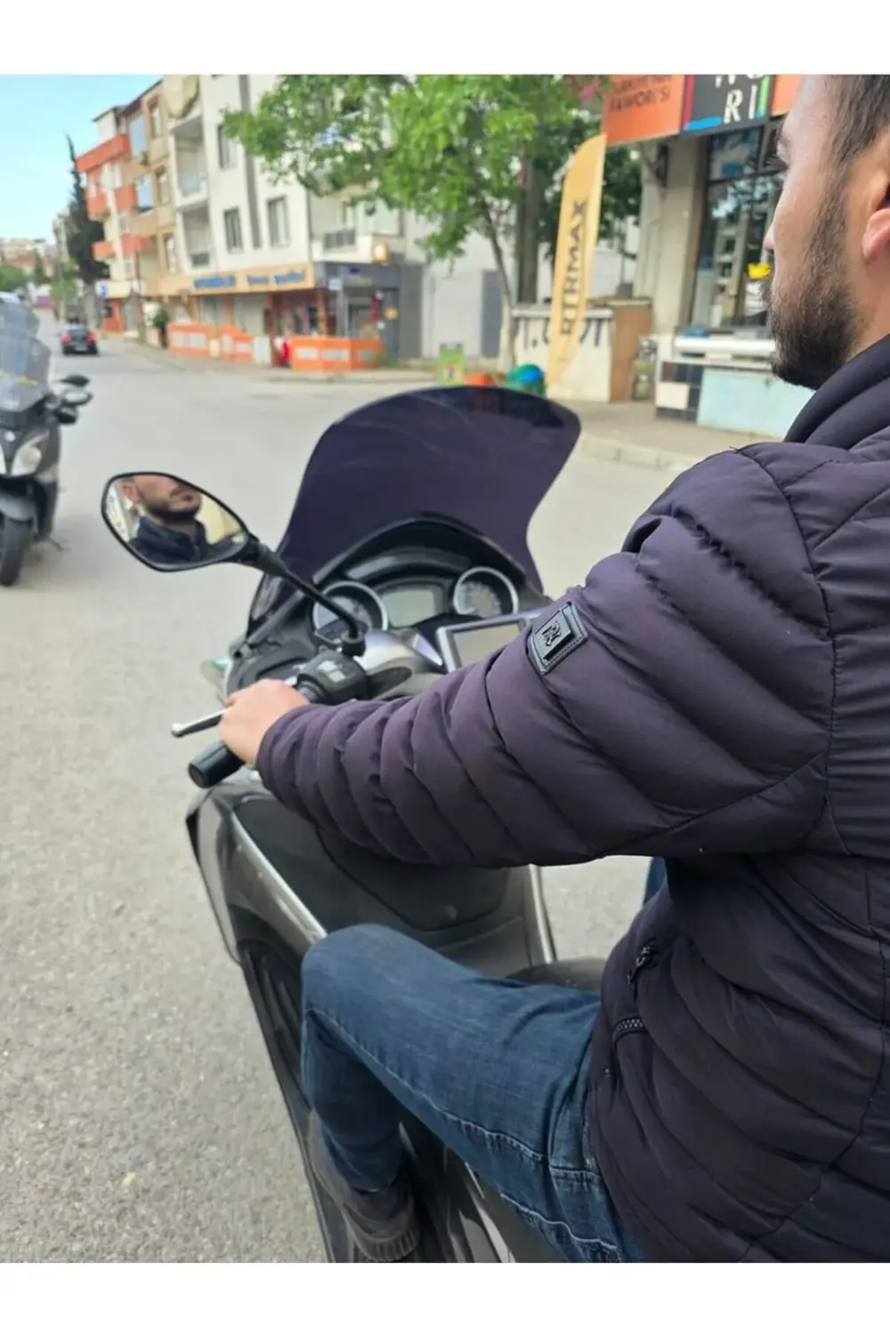 Piaggio X10 350 Ön Cam 2011-2017 Model 73cm Siyah Renkli 4mm Piaggio X10 350 Ön Cam 2011-2017 Model 73cm Siyah Renkli 4mm