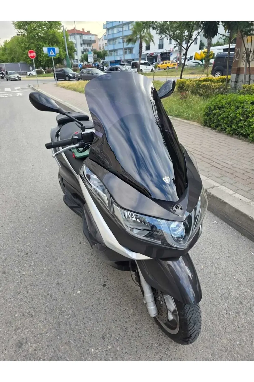 Piaggio X10 350 Ön Cam 2011-2017 Model 73cm Siyah Renkli 4mm Piaggio X10 350 Ön Cam 2011-2017 Model 73cm Siyah Renkli 4mm