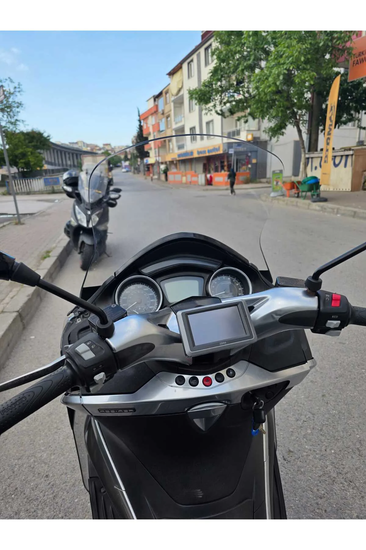 Piaggio X10 Ön Cam 2011-2017 Model 73cm Şeffaf Renkli 4mm