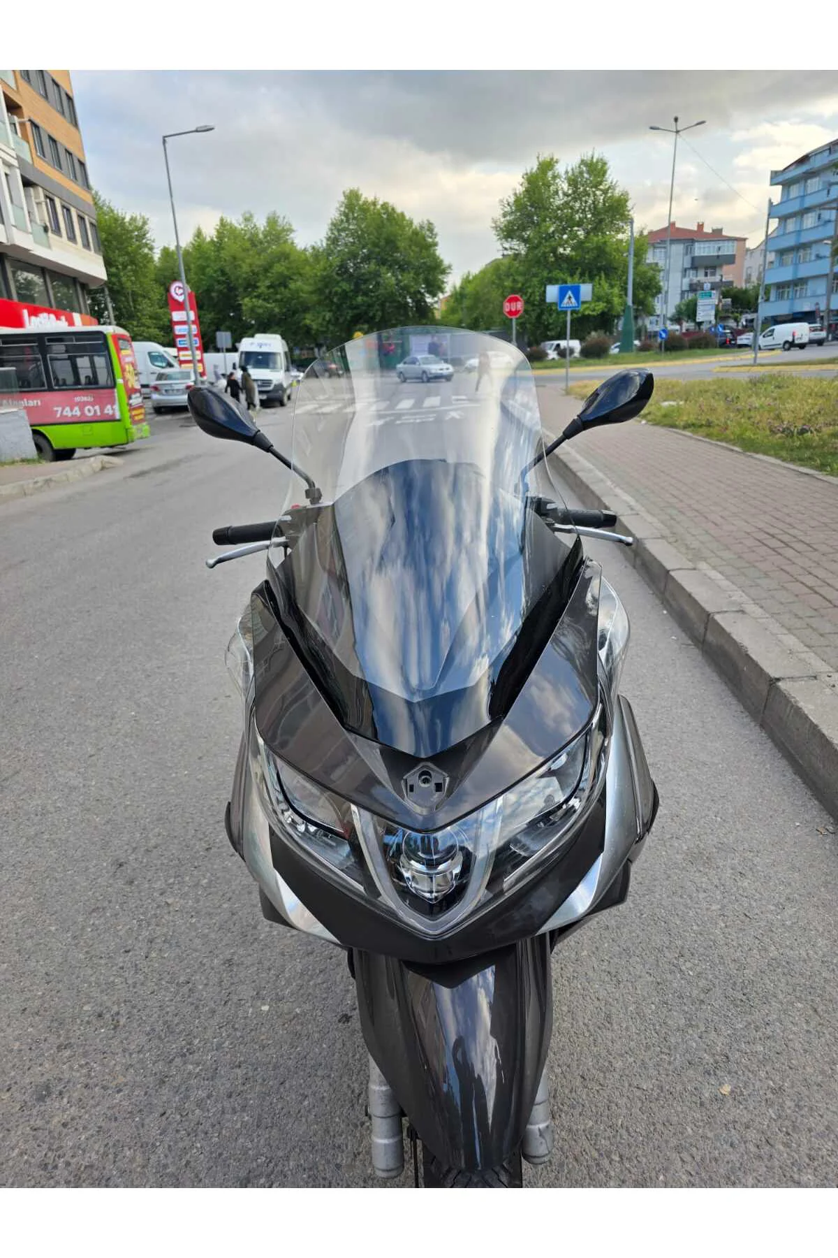 Piaggio X10 Ön Cam 2011-2017 Model 73cm Şeffaf Renkli 4mm