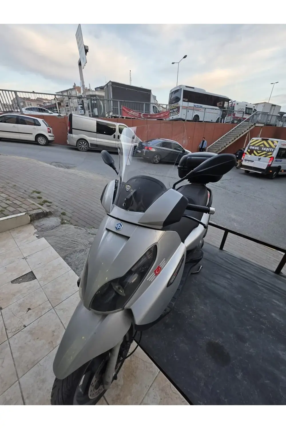Piaggio X7 Ön Cam 2007-2012 Model 43cm Şeffaf Renkli 4mm Piaggio X7 Ön Cam 2007-2012 Model 43cm Şeffaf Renkli 4mm