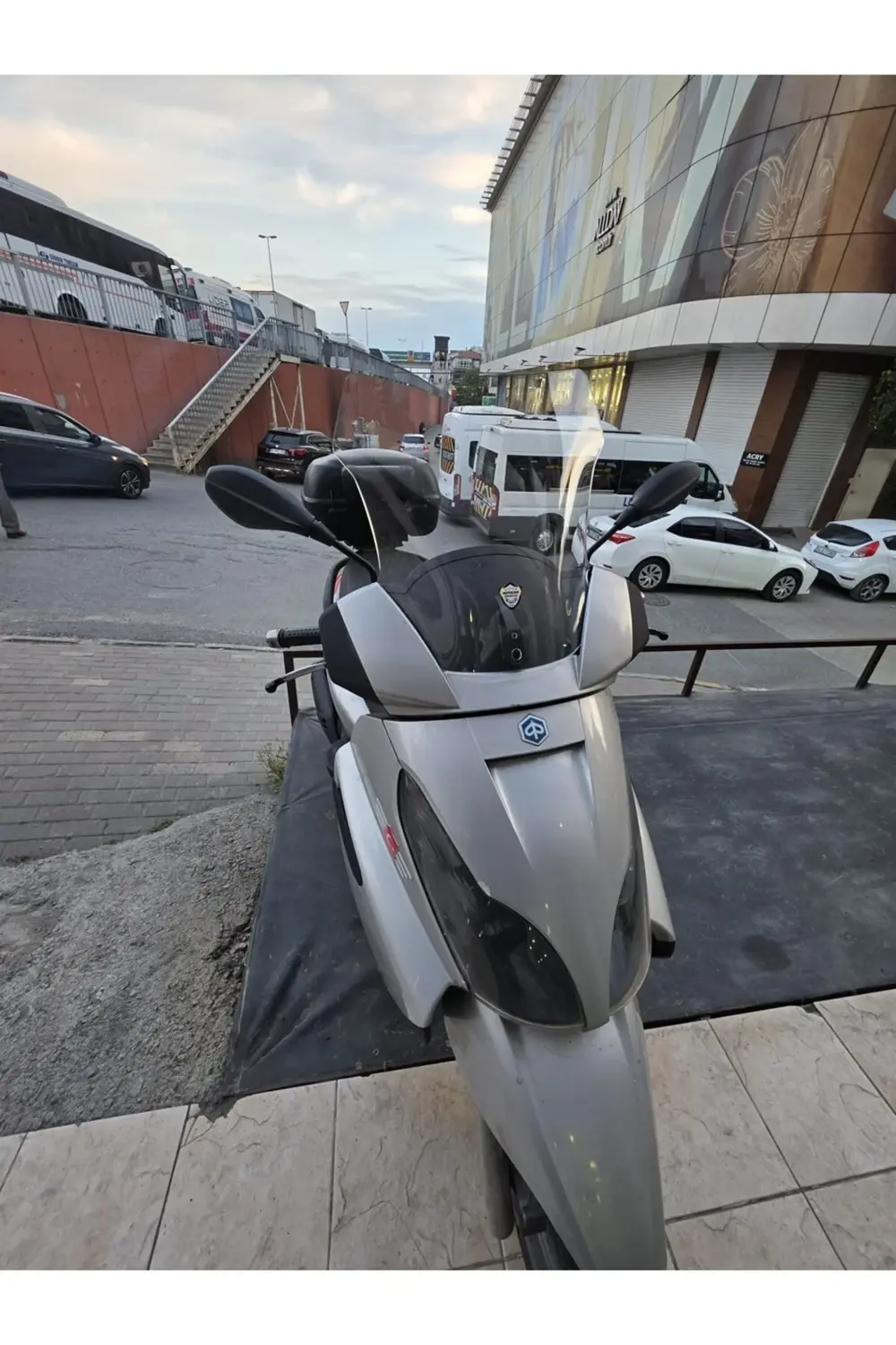 Piaggio X7 Ön Cam 2007-2012 Model 43cm Şeffaf Renkli 4mm Piaggio X7 Ön Cam 2007-2012 Model 43cm Şeffaf Renkli 4mm