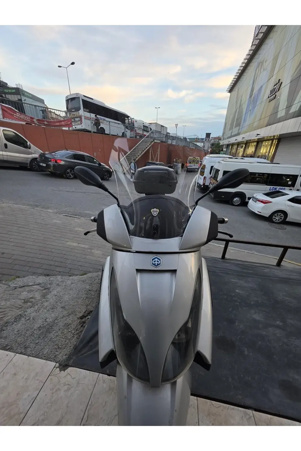 Piaggio X7 Ön Cam 2007-2012 Model 43cm Şeffaf Renkli 4mm Piaggio X7 Ön Cam 2007-2012 Model 43cm Şeffaf Renkli 4mm