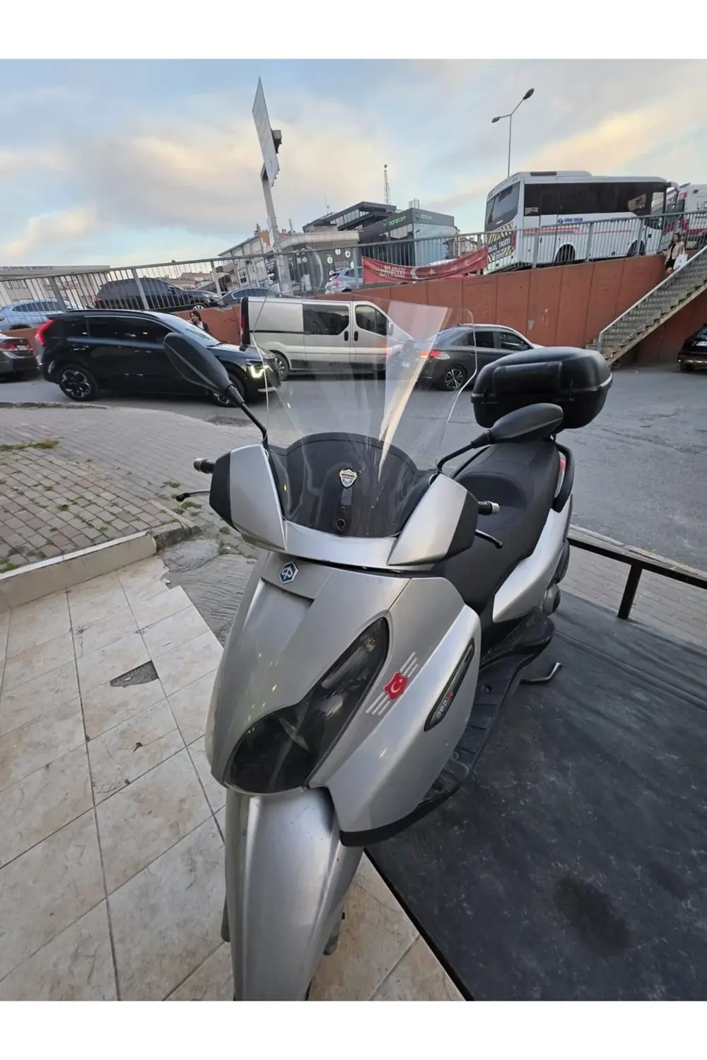 Piaggio X7 Ön Cam 2007-2012 Model 43cm Şeffaf Renkli 4mm Piaggio X7 Ön Cam 2007-2012 Model 43cm Şeffaf Renkli 4mm