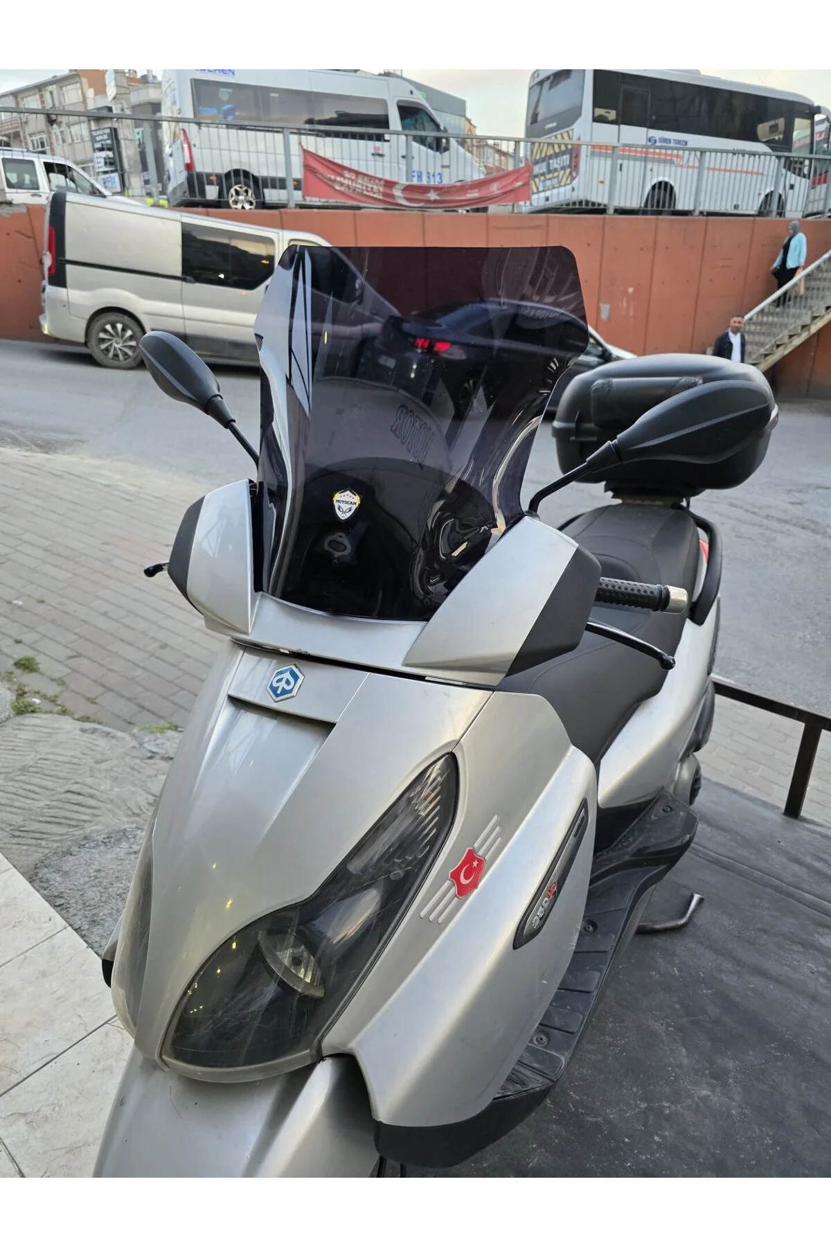 Piaggio X7 Ön Cam 2007-2012 Model 43cm Siyah Renkli 4mm