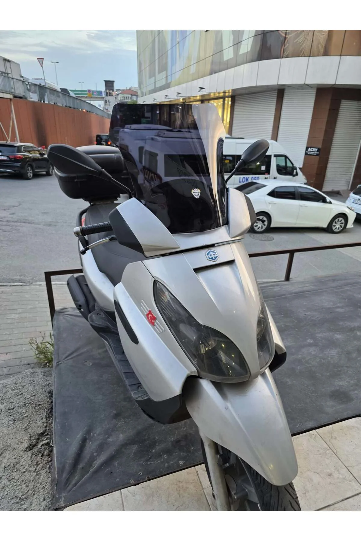 Piaggio X7 Ön Cam 2007-2012 Model 43cm Siyah Renkli 4mm