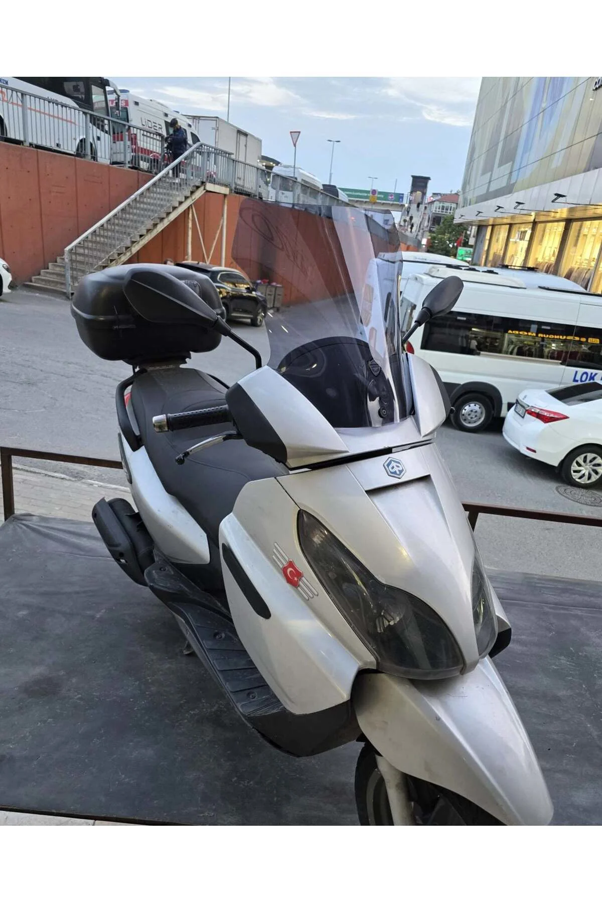 Piaggio X7 Ön Cam 2007-2012 Model 43cm Füme Renkli 4mm