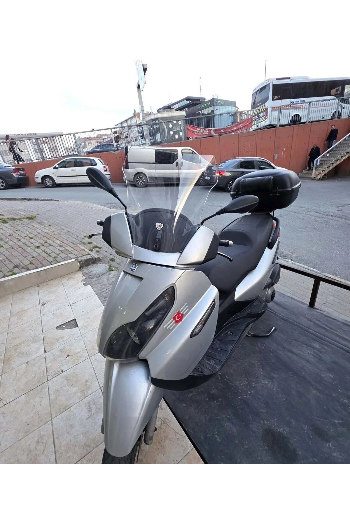 Piaggio X7 Ön Cam 2007-2012 Model 43cm Şeffaf Renkli 4mm