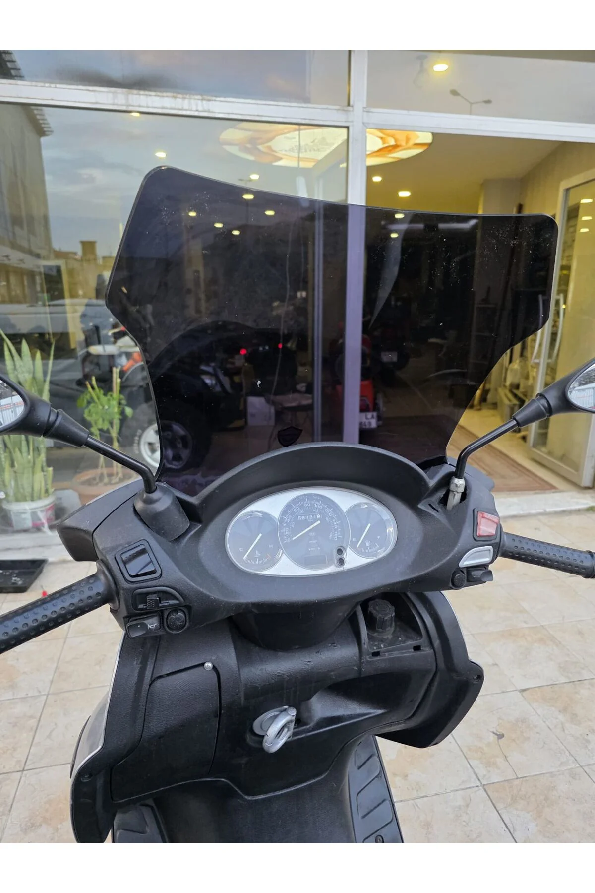 Piaggio X7 Ön Cam 2007-2012 Model 43cm Siyah Renkli 4mm