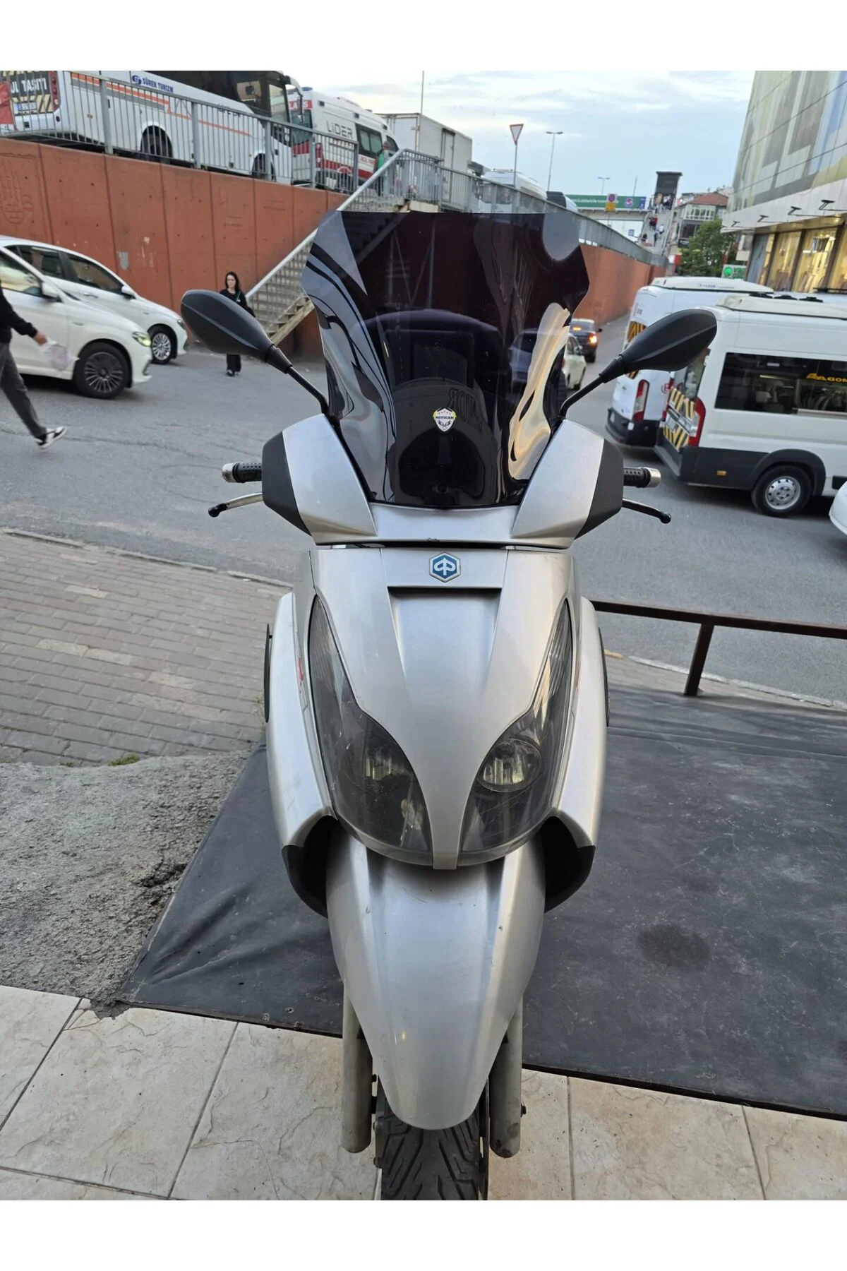 Piaggio X7 Ön Cam 2007-2012 Model 43cm Siyah Renkli 4mm