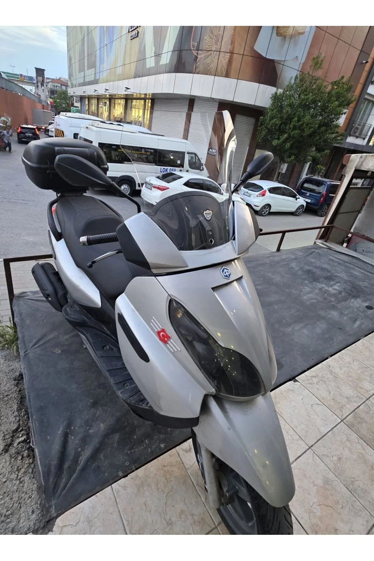 Piaggio X7 Ön Cam 2007-2012 Model 43cm Şeffaf Renkli 4mm