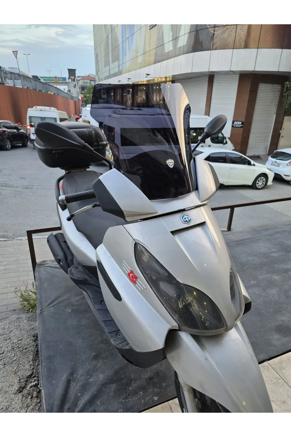 Piaggio X7 Ön Cam 2007-2012 Model 43cm Siyah Renkli 4mm