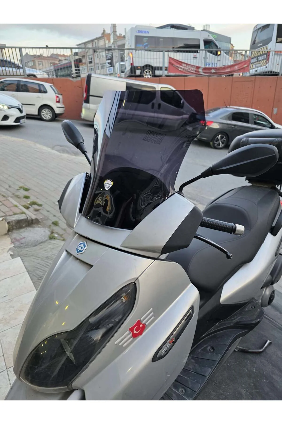 Piaggio X7 Ön Cam 2007-2012 Model 43cm Siyah Renkli 4mm