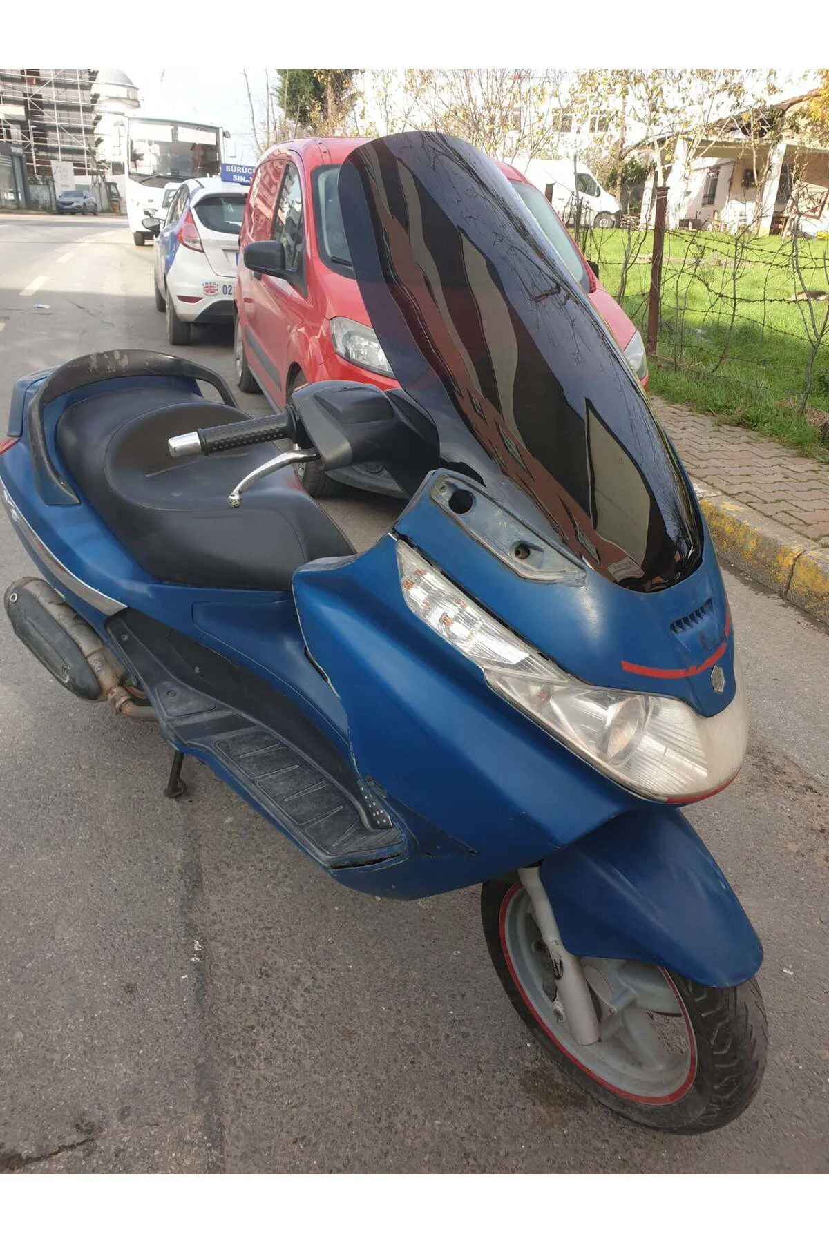 Piaggio X8 200 Ön Cam 2004-2006 Model 70cm Siyah Renkli 4mm