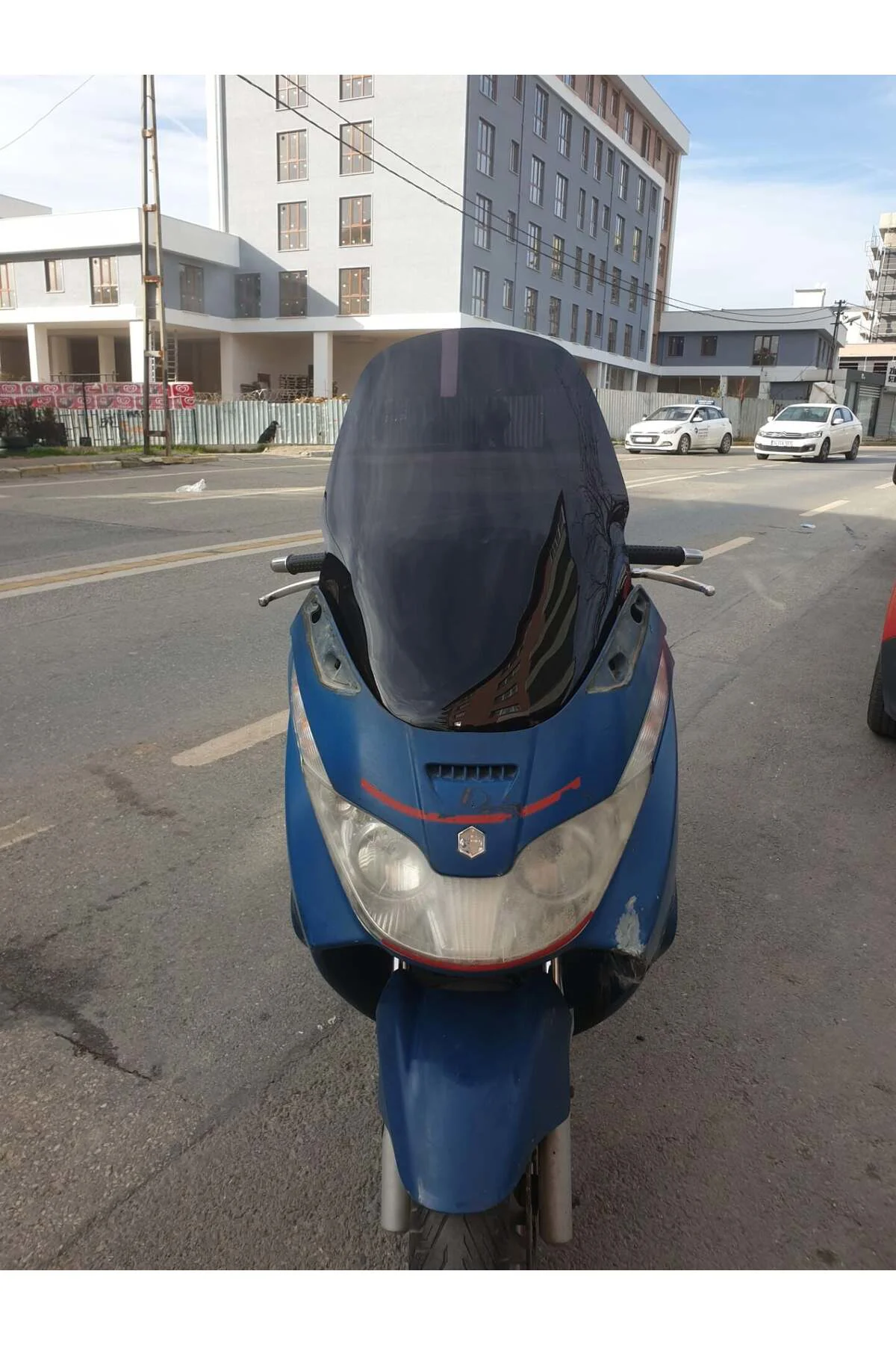 Piaggio X8 200 Ön Cam 2004-2006 Model 58cm Siyah Renkli 4mm