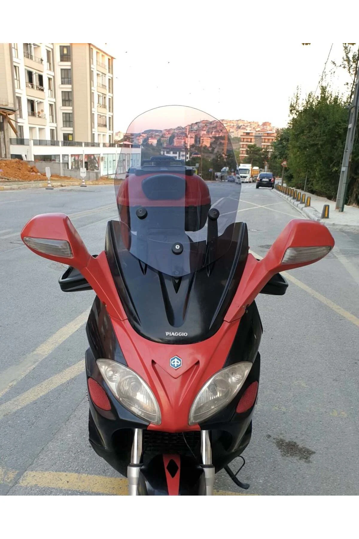 Piaggio X9 500 Ön Cam 2004-2006 Model 49cm Füme Renkli 4mm