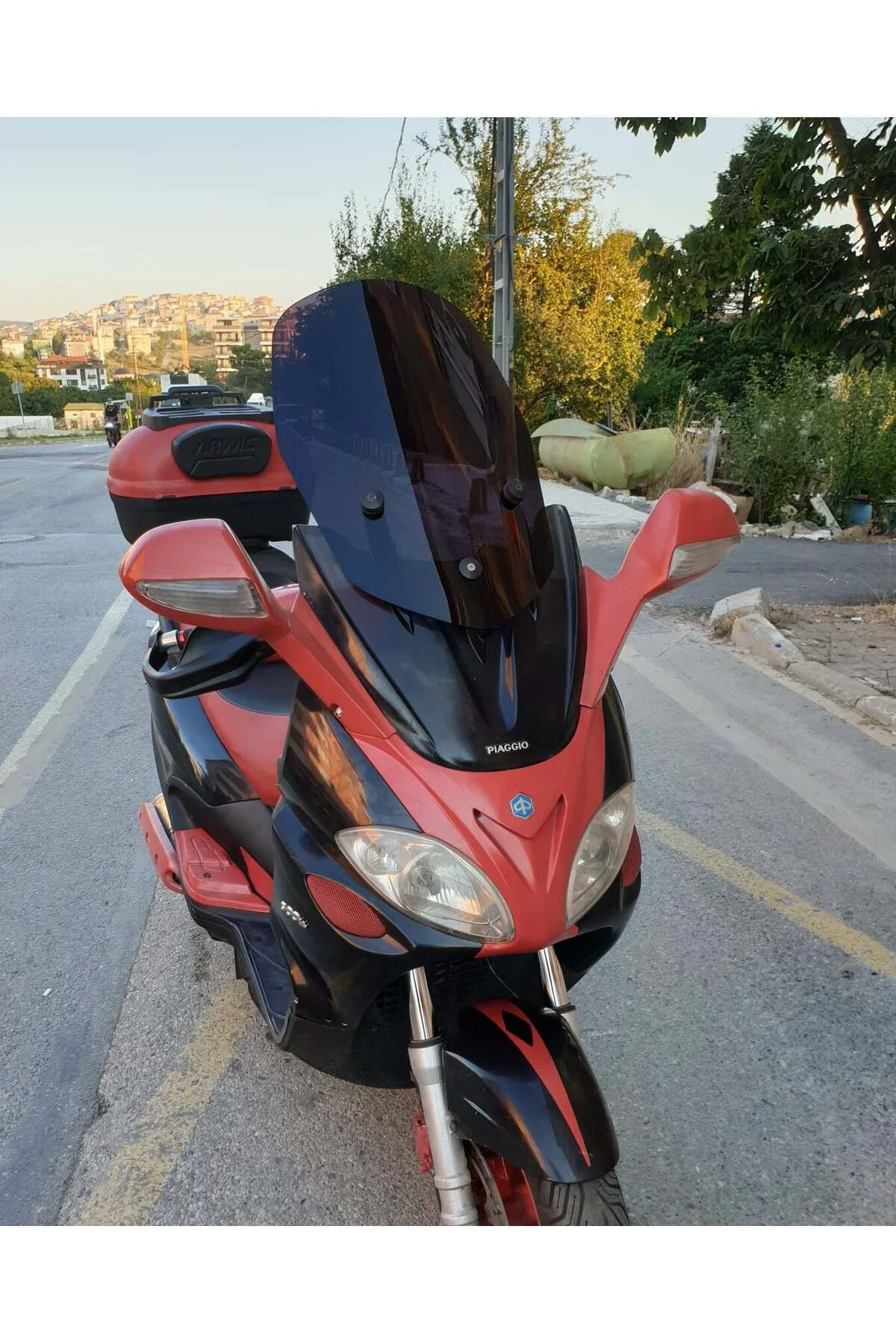 Piaggio X9 500 Ön Cam 2004-2006 Model 49cm Siyah Renkli 4mm