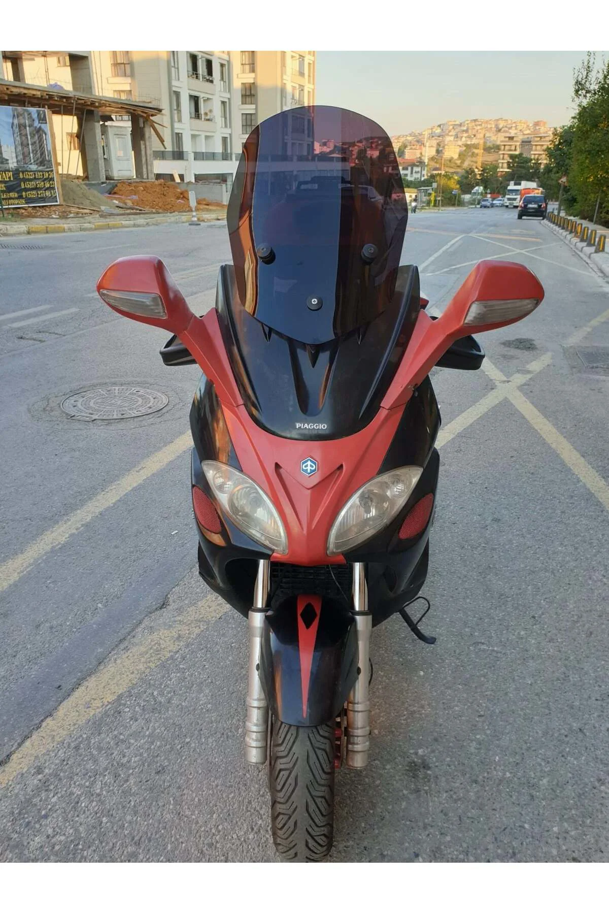 Piaggio X9 500 Ön Cam 2004-2006 Model 49cm Siyah Renkli 4mm