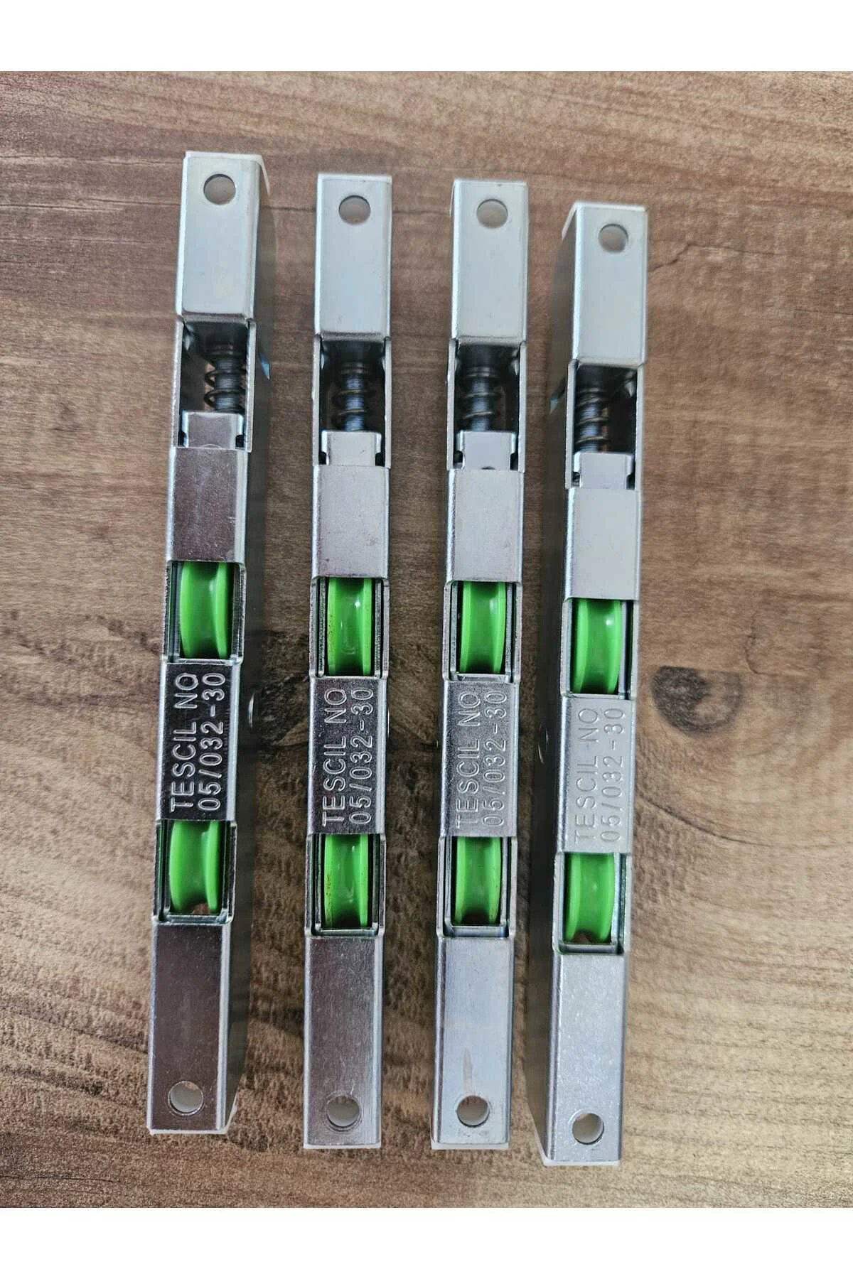 Pimapen PVC Pencere Yeşil Sürme Teker 4 lü Set