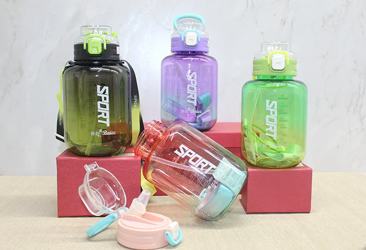 Pipetli 1100 ml Kapasiteli Su Matarası Dayanıklı Tasarım