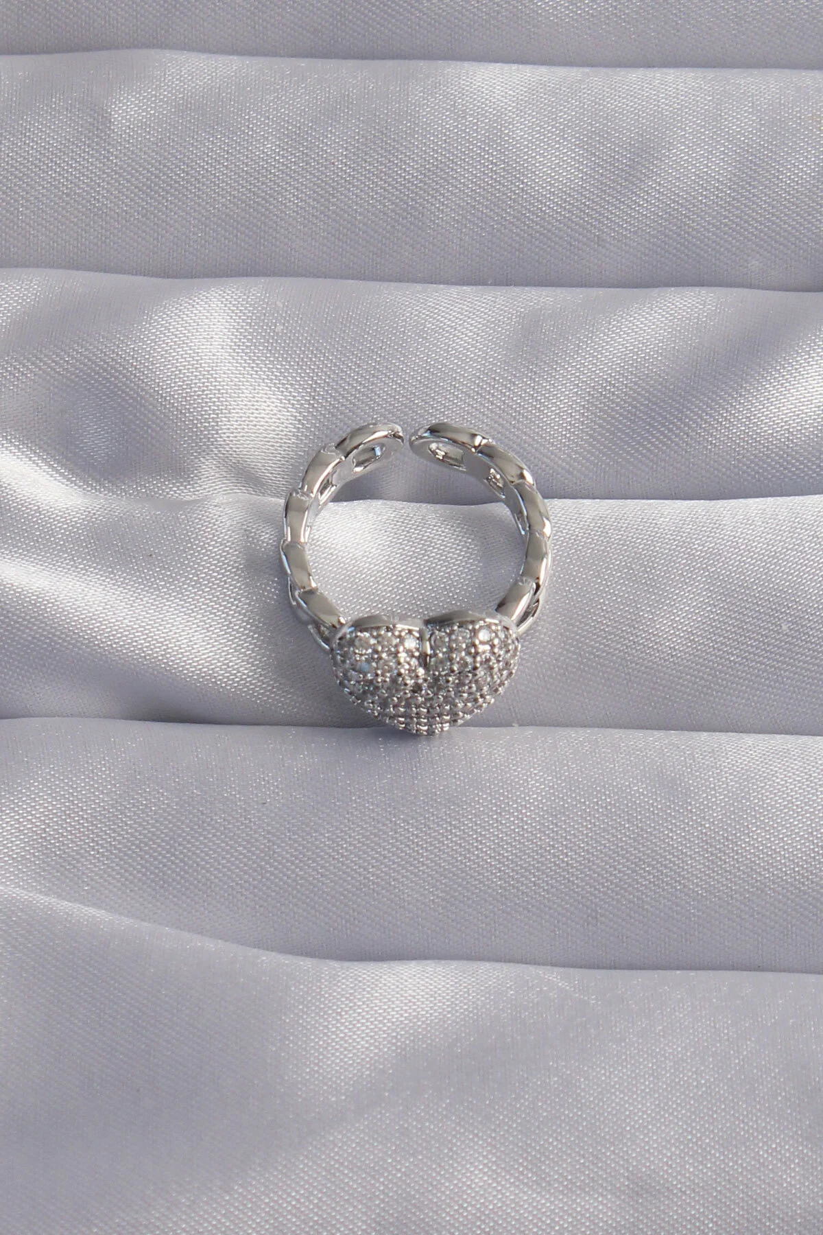 Pirinç Ayarlamalı Gümüş Renk Zirkon Taşlı Bombeli Kalp Yüzük - Li