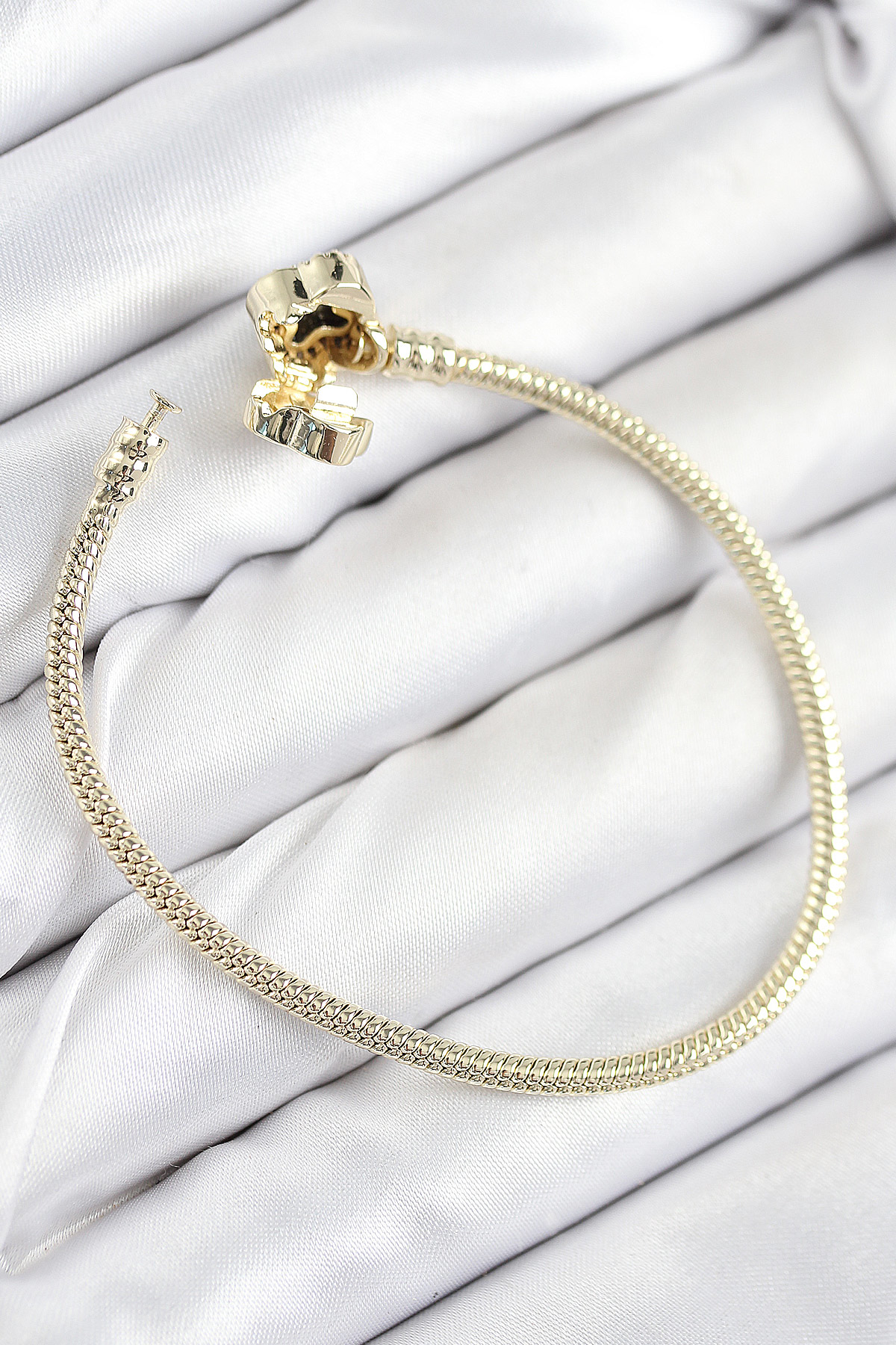 Pirinç Charm Zirkon Taşlı Yonca Model Gold Renk Kadın Bileklik -