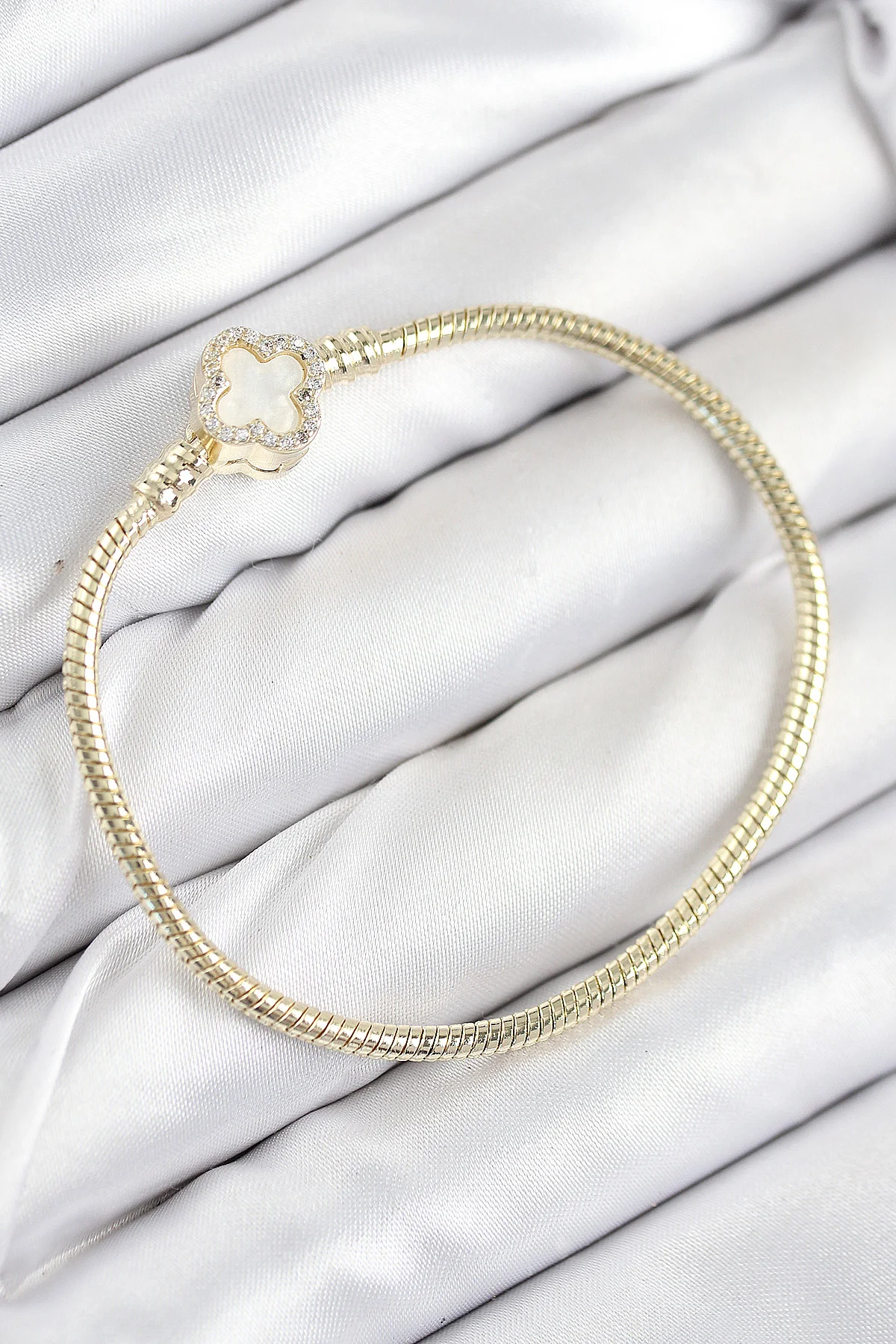 Pirinç Charm Zirkon Taşlı Yonca Model Gold Renk Kadın Bileklik -1