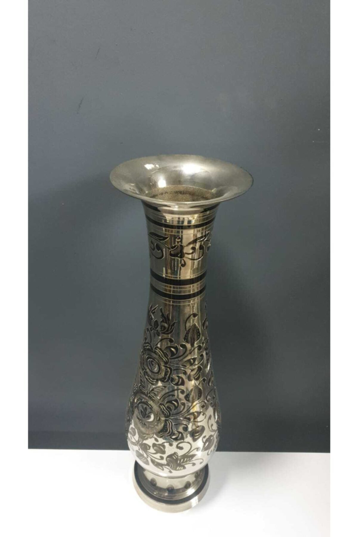 Elif Aksesuar Pirinç Dövme Çiçek Desenli Vazo