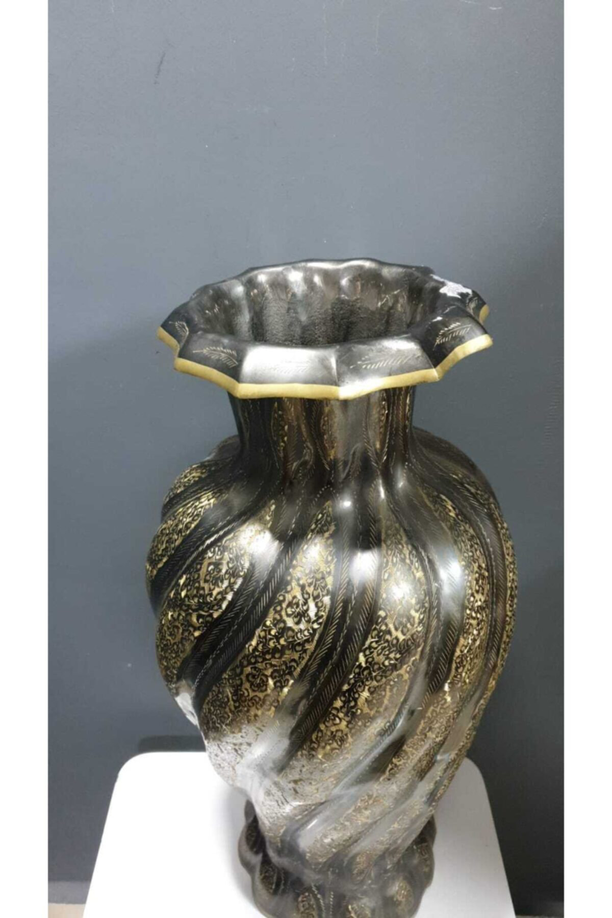 Elif Aksesuar Pirinç Dövme İşlemeli Vazo