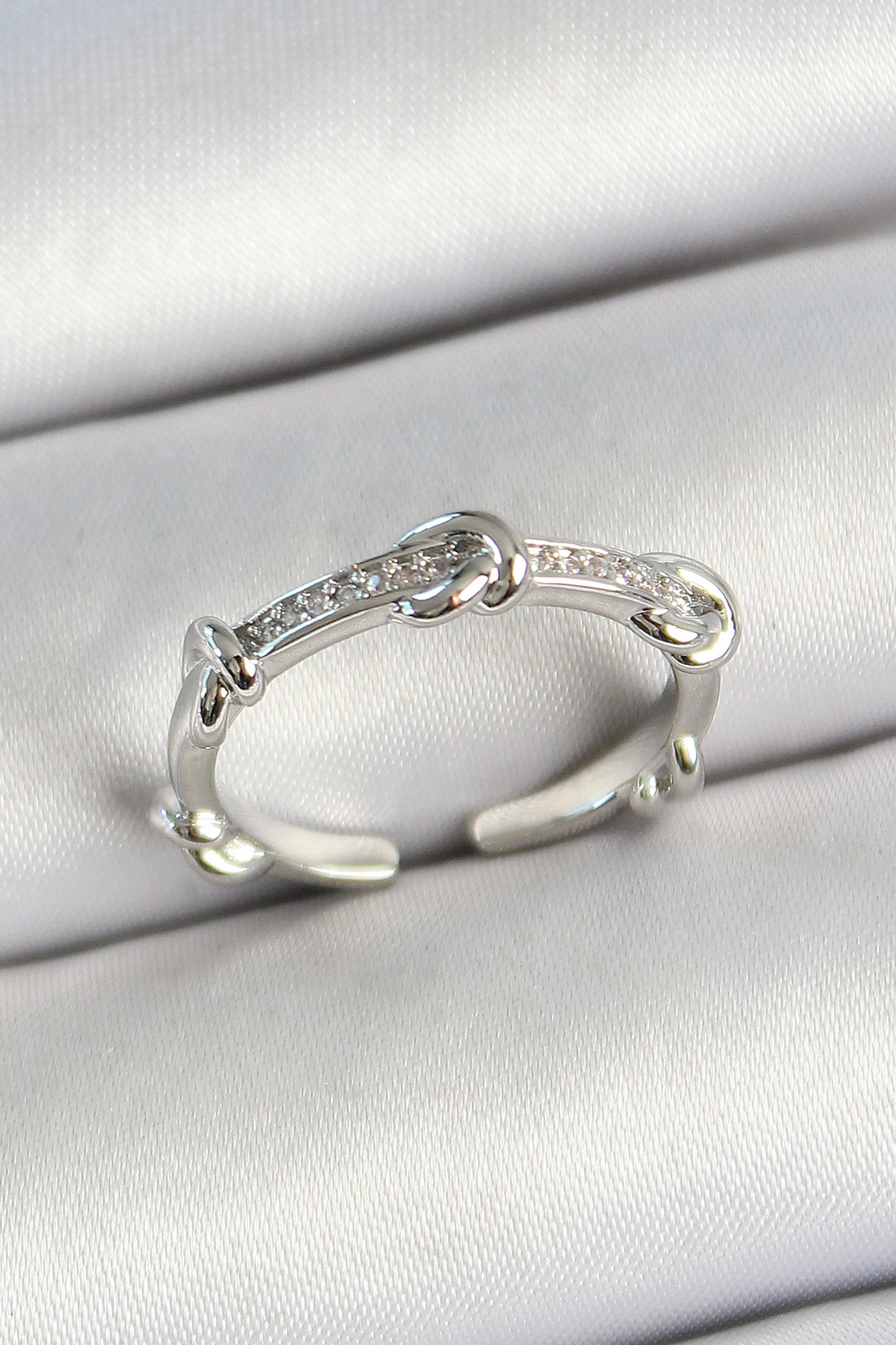 Pirinç Düğüm Figürlü Zirkon Taşlı Gümüş Renk Ayarlanabilir Kadın