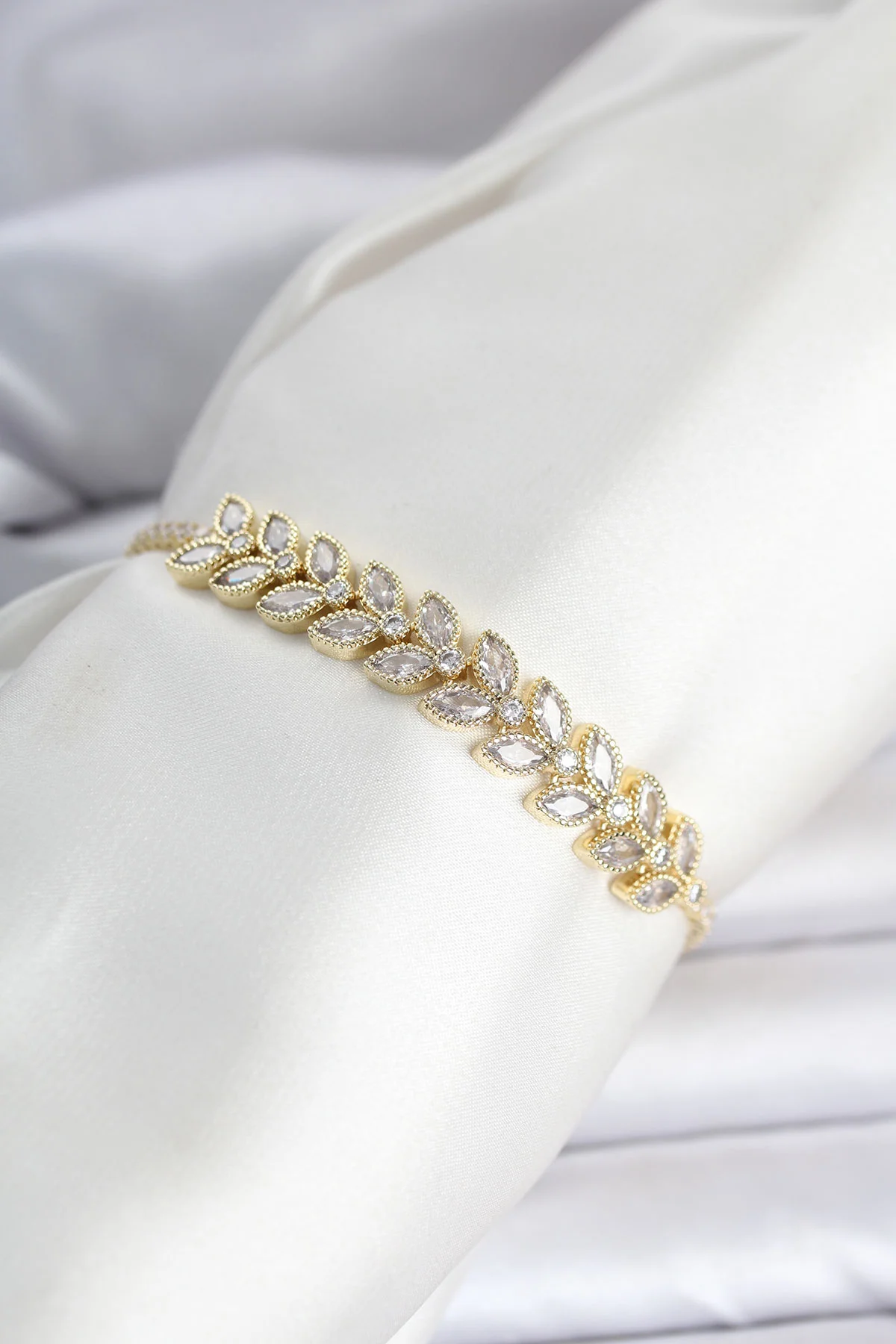 Pirinç Gold Başak Model Su Yolu Kadın Bileklik 5886