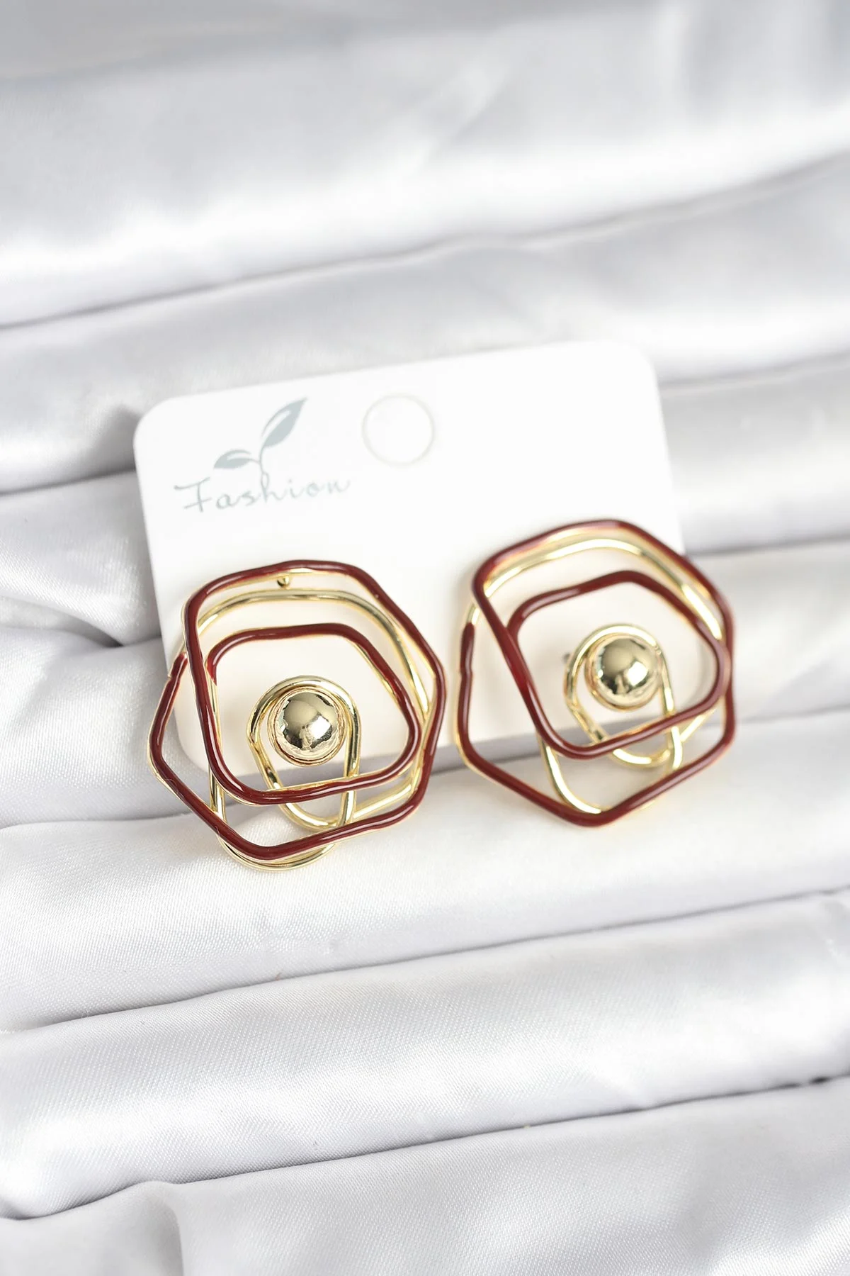 Pirinç Gold Bordo Mineli Geometrik Gül Model Kadın Küpe - Şık ve Kaliteli Günlük Takı
