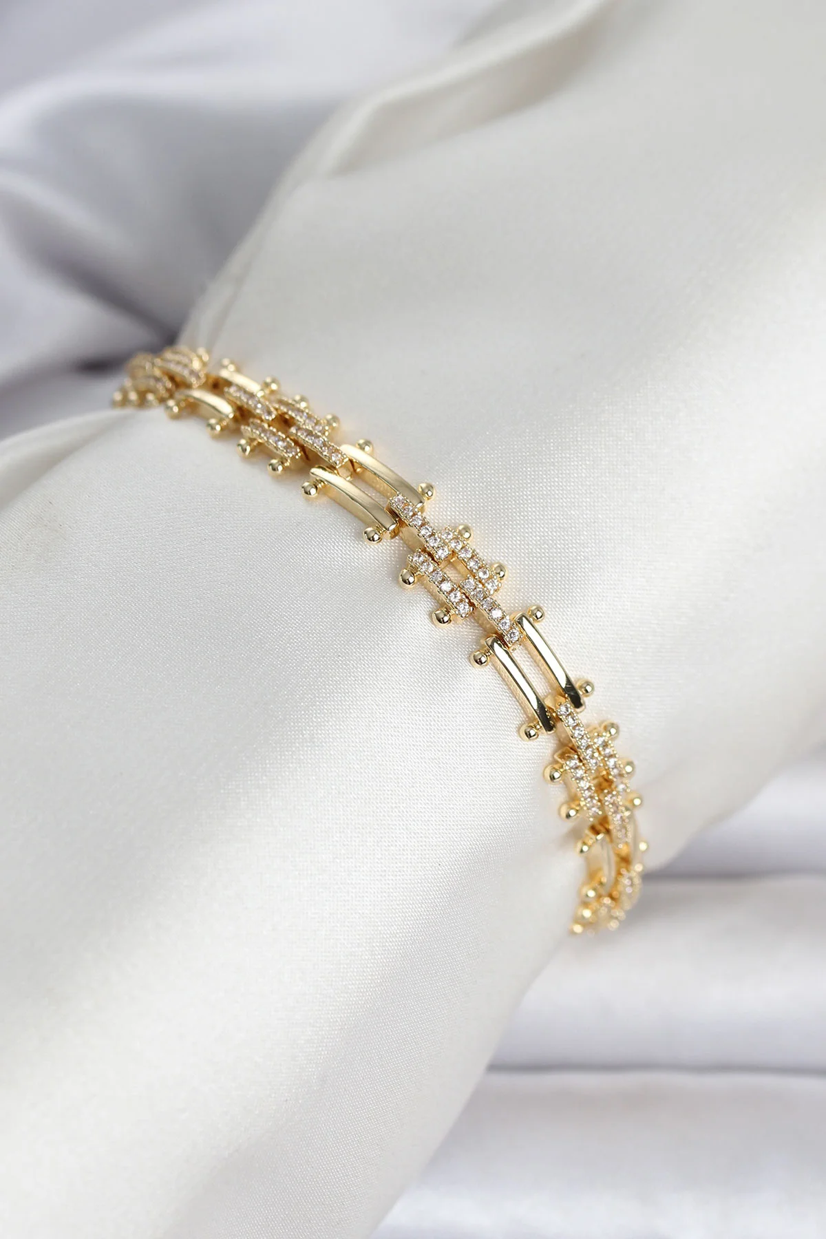 Pirinç Gold Kare Zincir Zirkon Taşlı Kadın Bilekliği 5886
