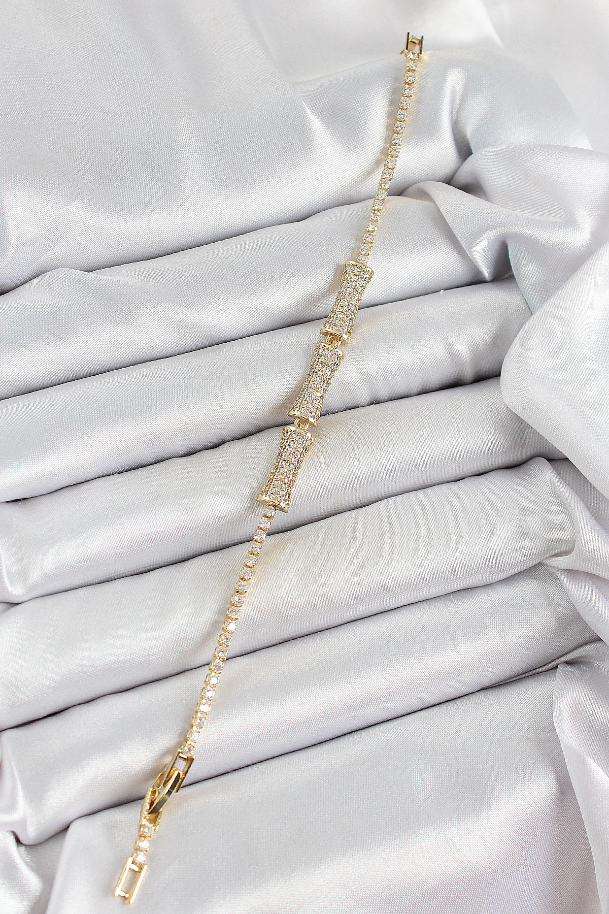 Pirinç Gold Renk Zirkon Taşlı Kemik Model Kadın Bileklik - TJ-BB7