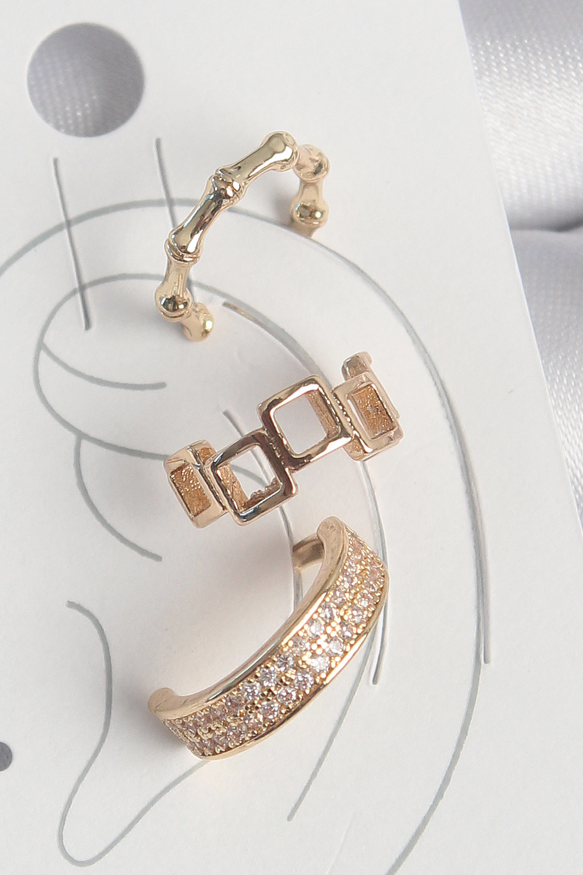 Stillove Pirinç Gold Renk Kare Model Zirkon Taşlı 3'Lü Model Kadın Kıkırda