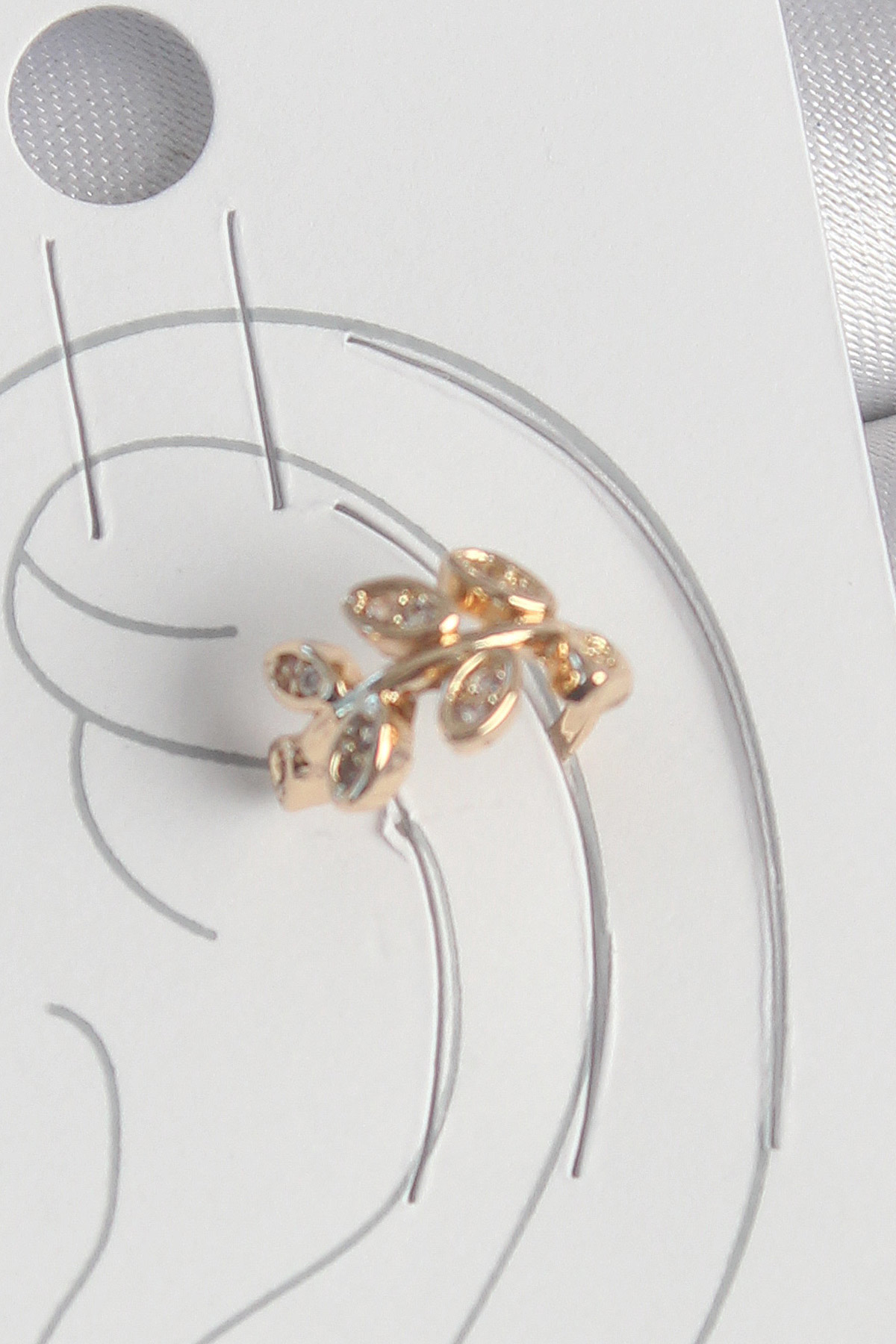 Pirinç Gold Renk Zirkon Taşlı Yaprak Model Kadın Kıkırdak Küpe -