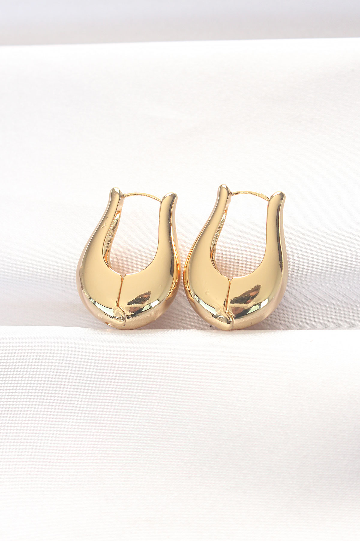 Pirinç Gold Renk Bombeli Küpe - TJ-BKP8878